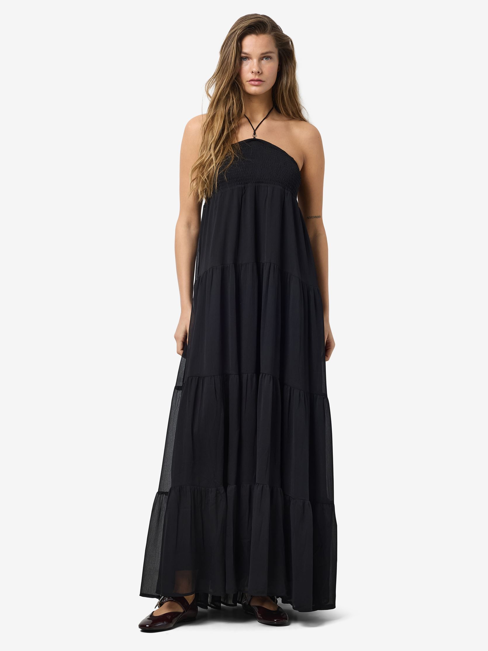 Robes longues NMFAIRY SL MAXI SMOCK CHIFFON DRESS femme noir Noisy May Robes longues NMFAIRY SL MAXI SMOCK CHIFFON DRESS femme noir Black