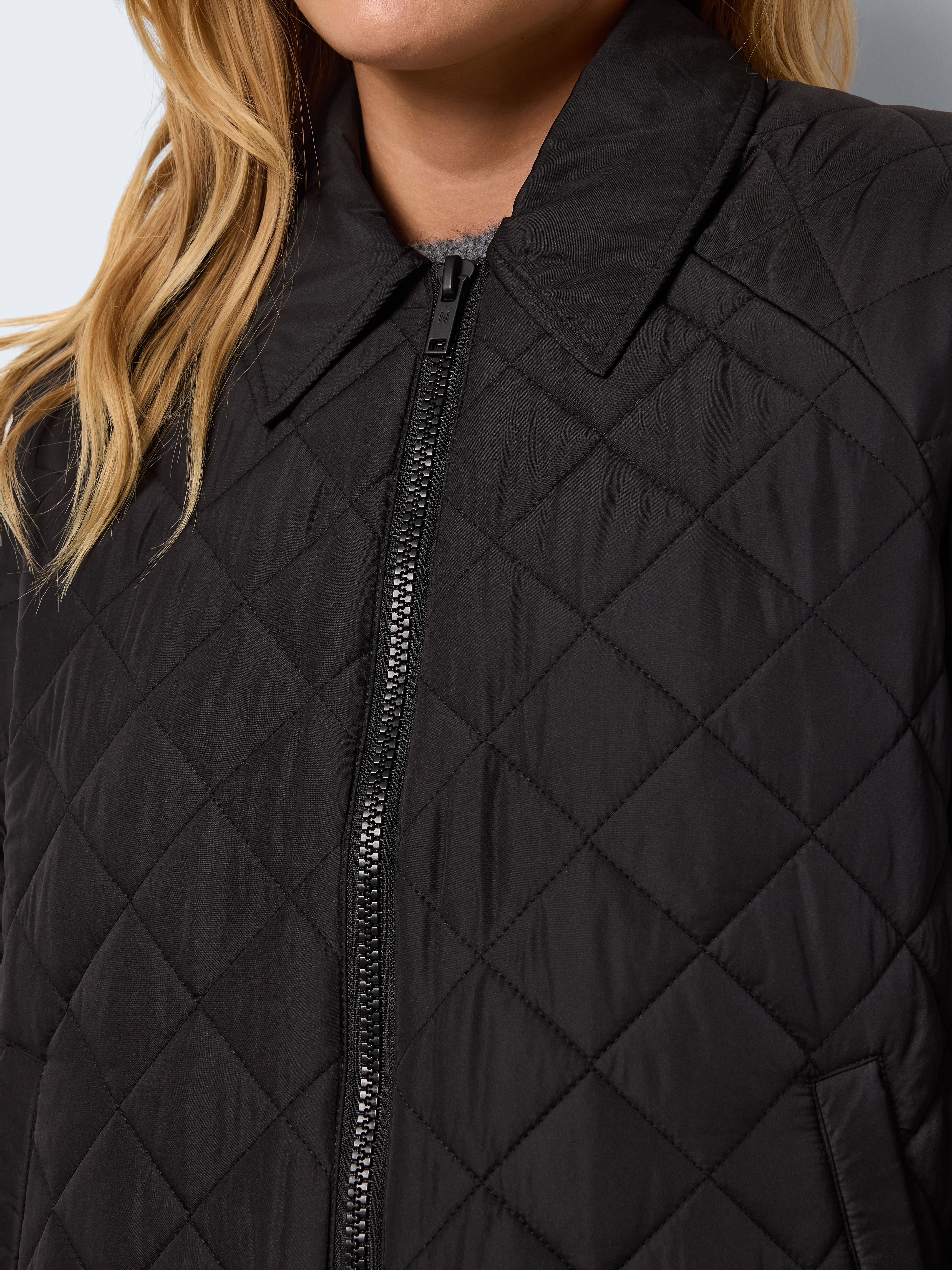 Bomberjacks NMGILLY QUILTED JACKET FWD DD dames zwart Noisy May Bomberjacks NMGILLY QUILTED JACKET FWD DD dames zwart BLACK