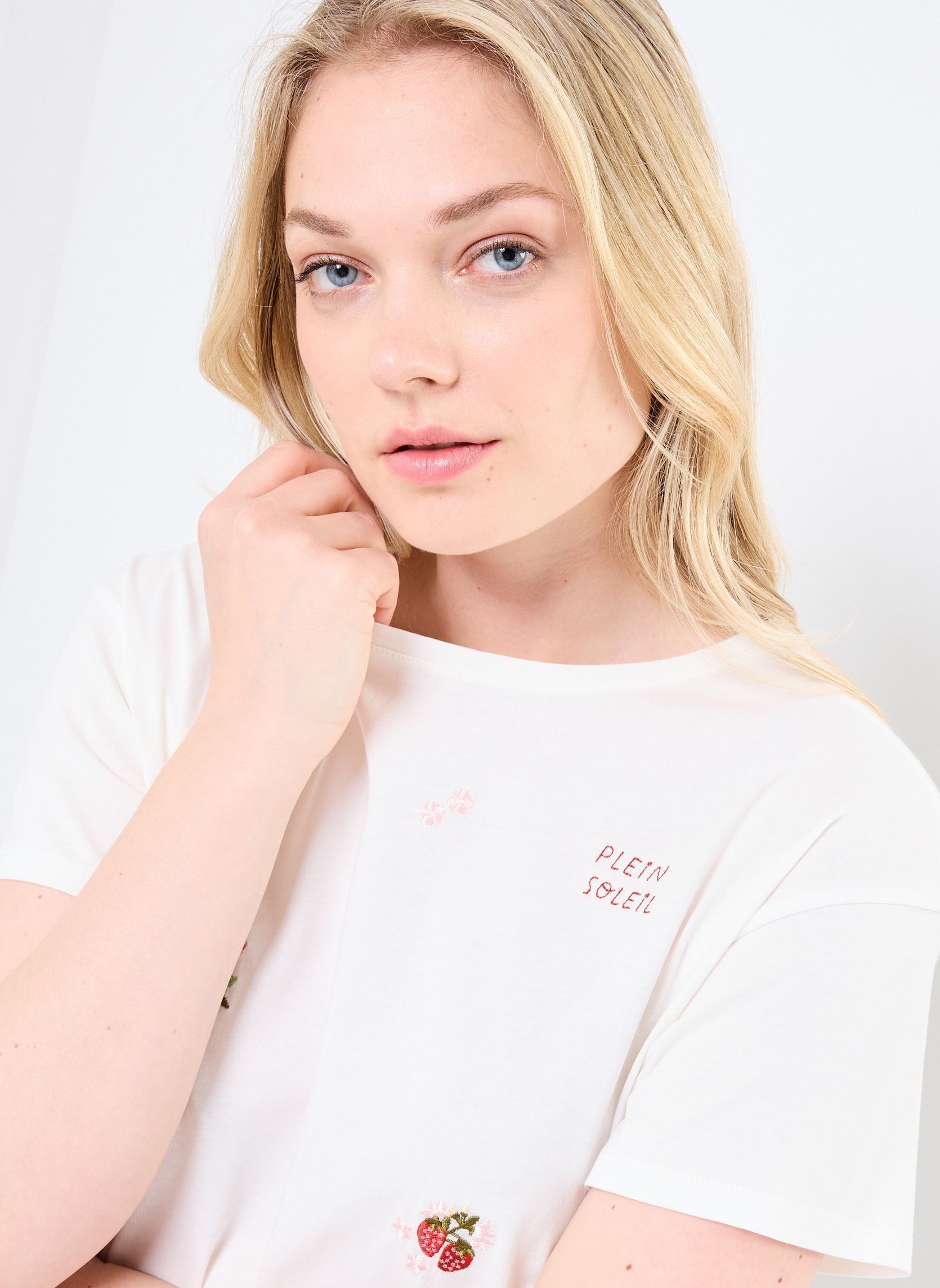 Tee-shirts manches courtes GAMOS femme blanc Des Petits Hauts Tee-shirts manches courtes GAMOS femme blanc Ecru