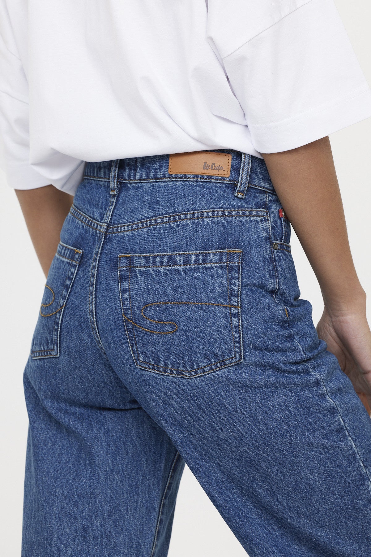 Jean Femme Lee Cooper Jambes Fines - Taille 28, Longueur 33 - Délavé Bleu Foncé - Très Bon état Occasion