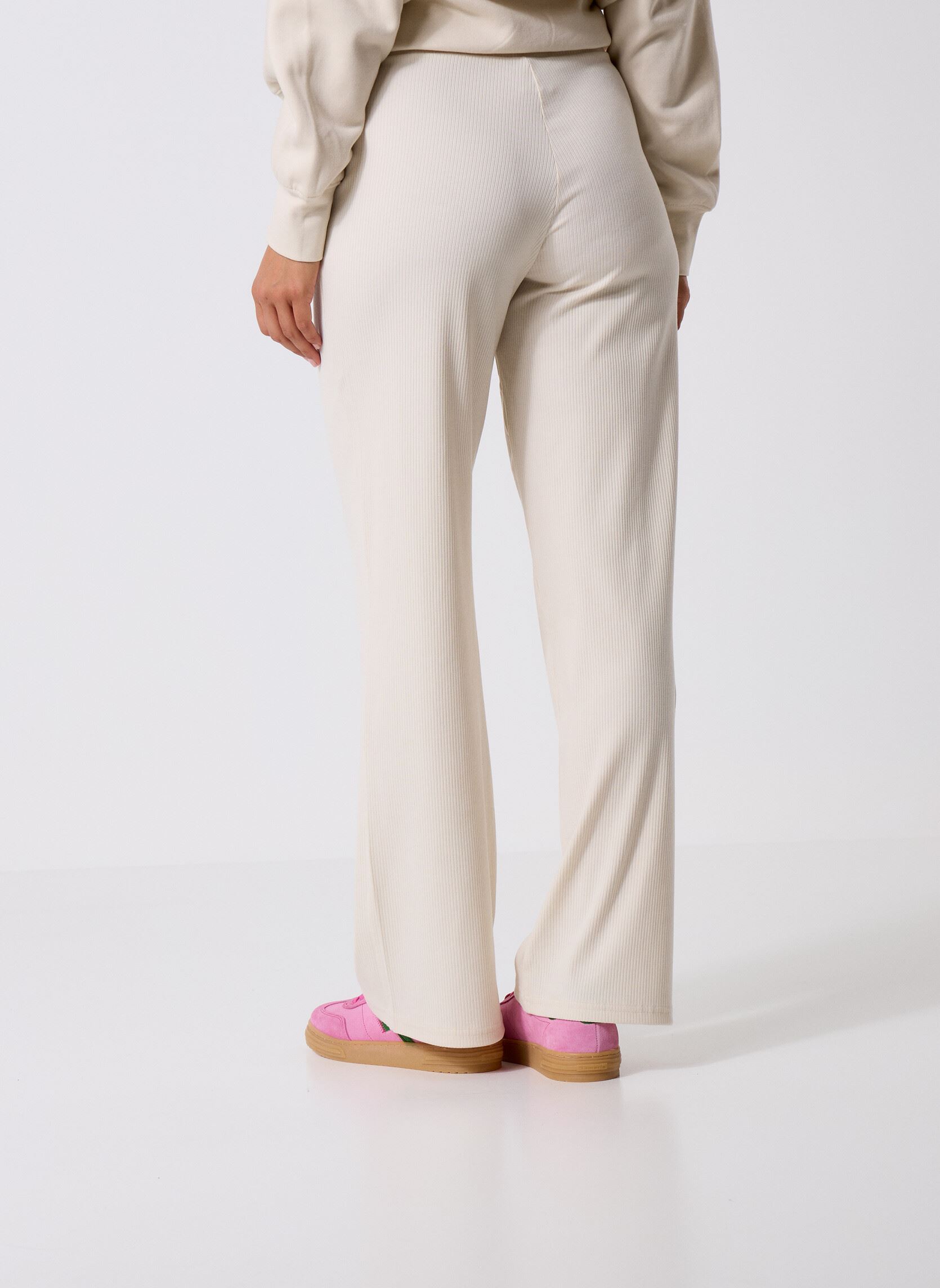 Bas de jogging ESS ELEVATED High-Waist Straight Leg Rib femme blanc Puma Bas de jogging ESS ELEVATED High-Waist Straight Leg Rib femme blanc Alpine Snow