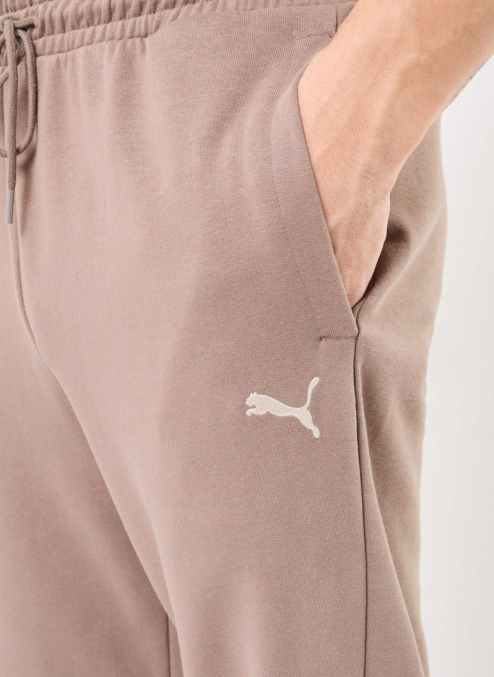Bas de jogging WARDROBE ESS Relaxed Sweatpants TR cl homme marron Puma Bas de jogging WARDROBE ESS Relaxed Sweatpants TR cl homme marron Totally Taupe