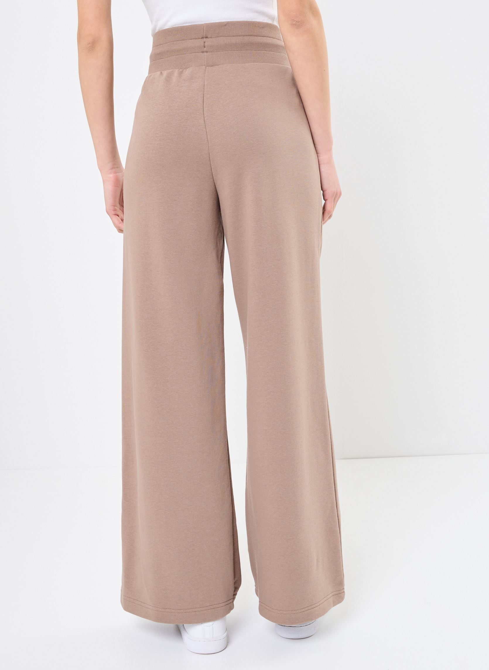 Bas de jogging WARDROBE ESS Relaxed Wide Leg Sweatpants femme marron Puma Bas de jogging WARDROBE ESS Relaxed Wide Leg Sweatpants femme marron TOTALLY TAUPE