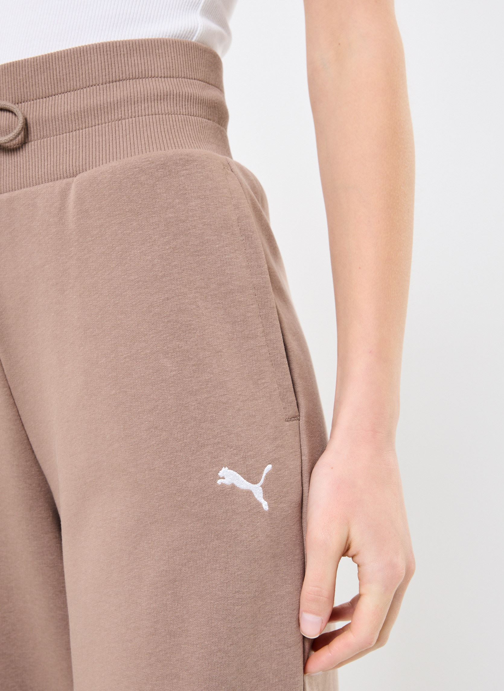 Bas de jogging WARDROBE ESS Relaxed Wide Leg Sweatpants femme marron Puma Bas de jogging WARDROBE ESS Relaxed Wide Leg Sweatpants femme marron TOTALLY TAUPE