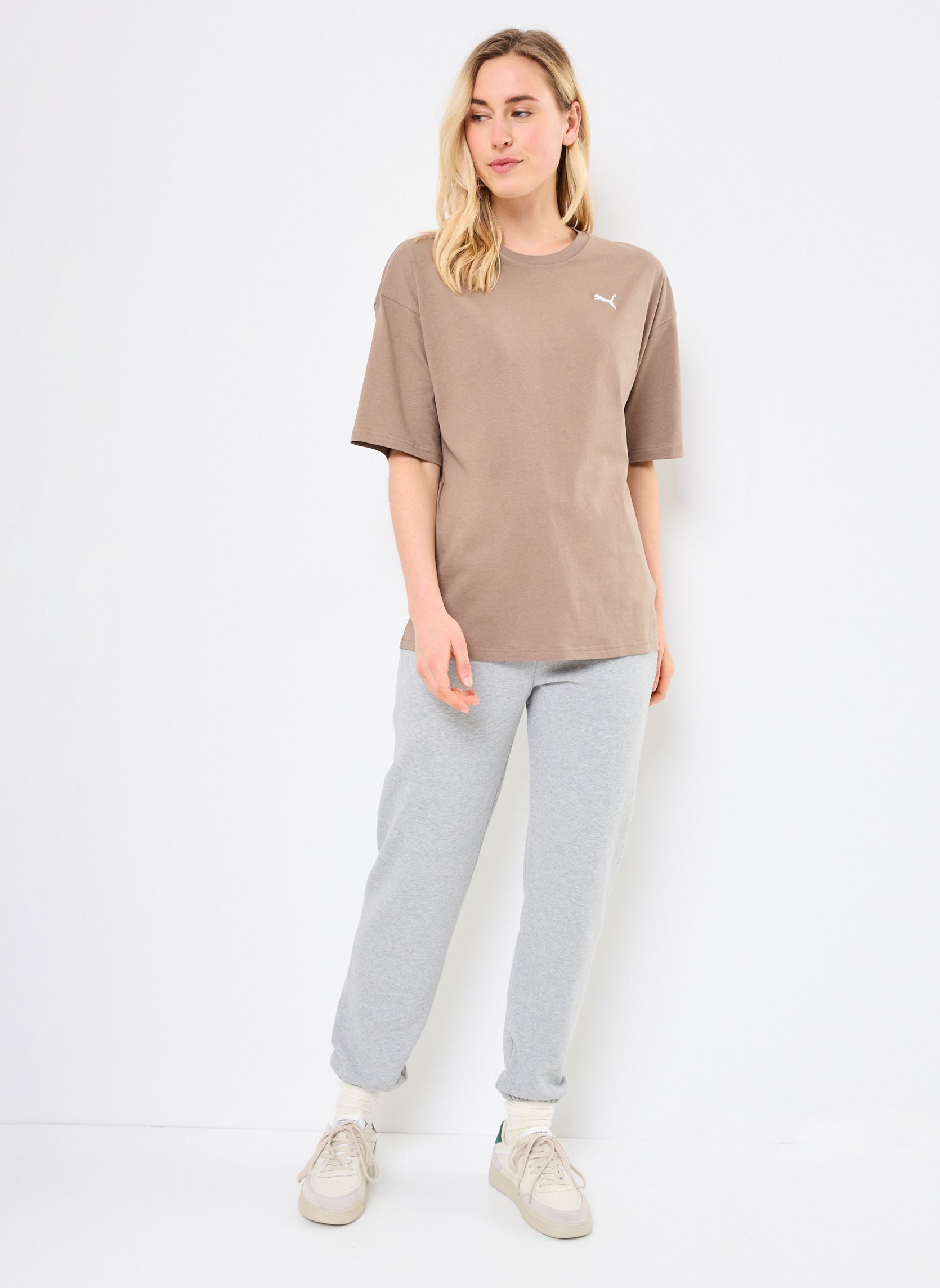 Tee-shirts manches courtes WARDROBE ESS Oversized Tee femme marron Puma Tee-shirts manches courtes WARDROBE ESS Oversized Tee femme marron TOTALLY TAUPE