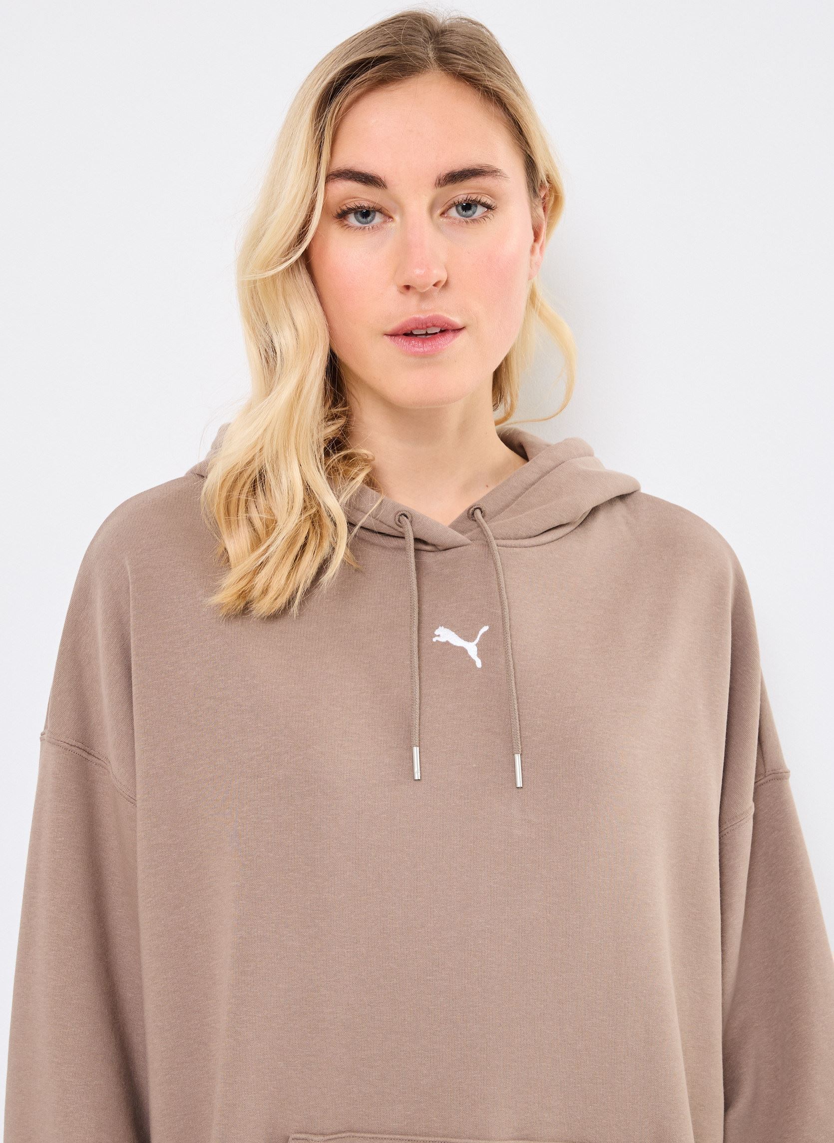 Sweatshirts WARDROBE ESS Over-Oversized Hoodie TR femme marron Puma Sweatshirts WARDROBE ESS Over-Oversized Hoodie TR femme marron TOTALLY TAUPE
