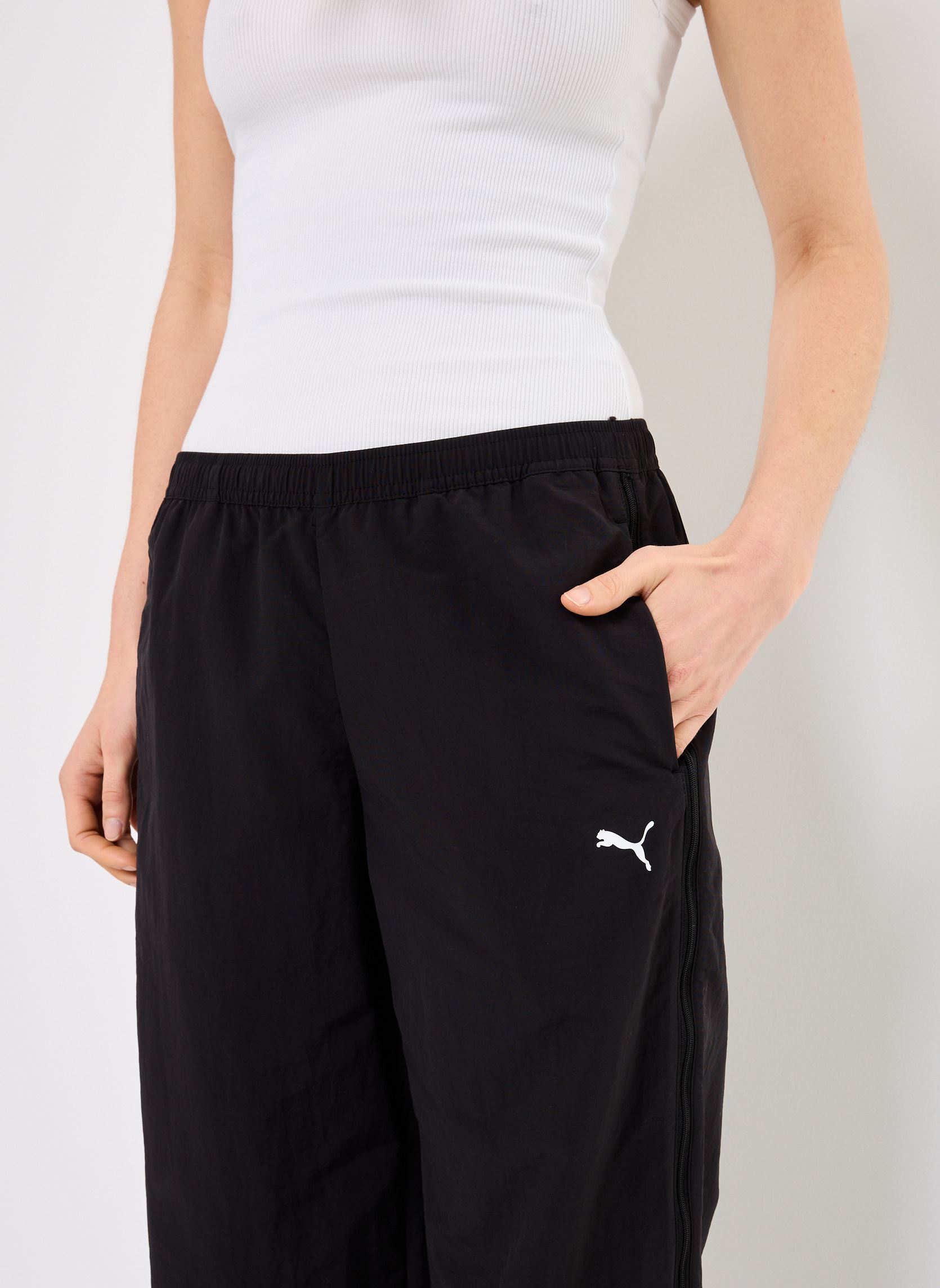 Pantaloni da jogging DARE TO Relaxed Woven Zip-Off Pants op donna nero Puma Pantaloni da jogging DARE TO Relaxed Woven Zip-Off Pants op donna nero Puma Black