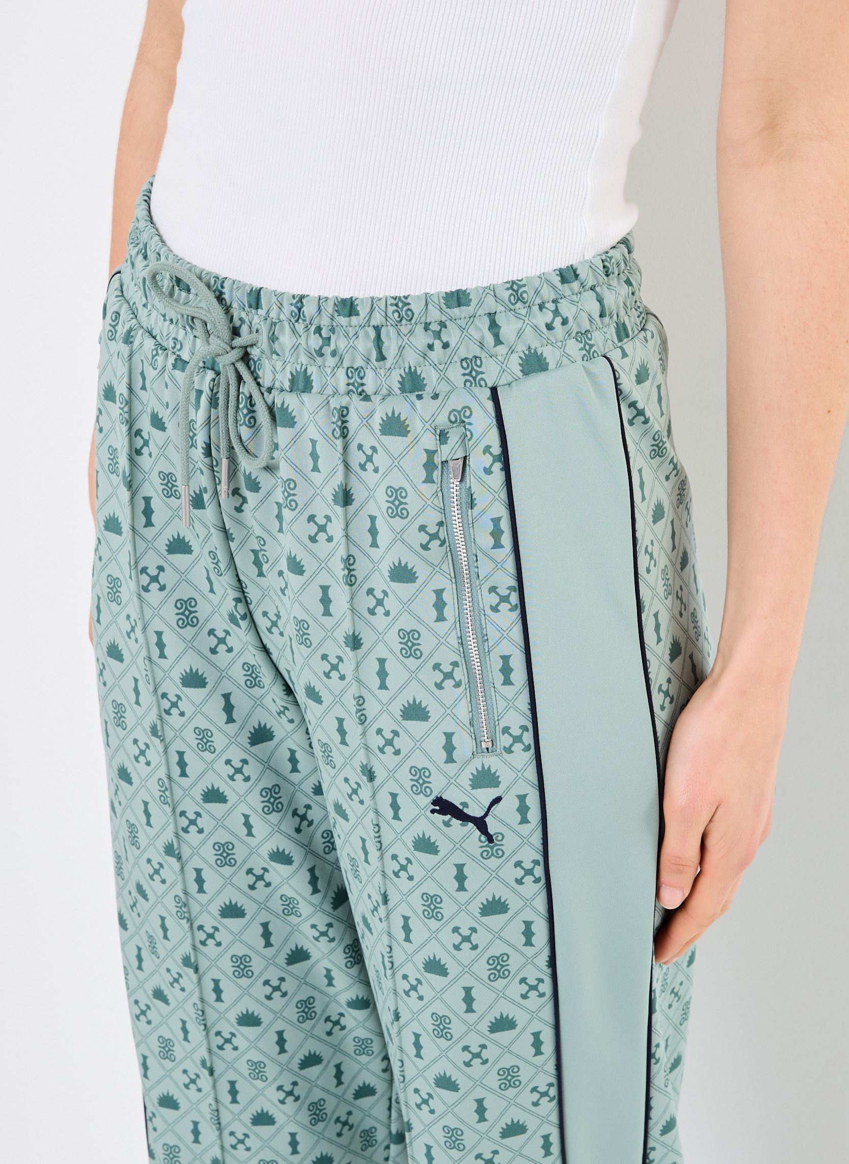 Bas de jogging ROAD TO UNITY AOP Straight Track Pants D femme vert Puma Bas de jogging ROAD TO UNITY AOP Straight Track Pants D femme vert Green Moon-AOP