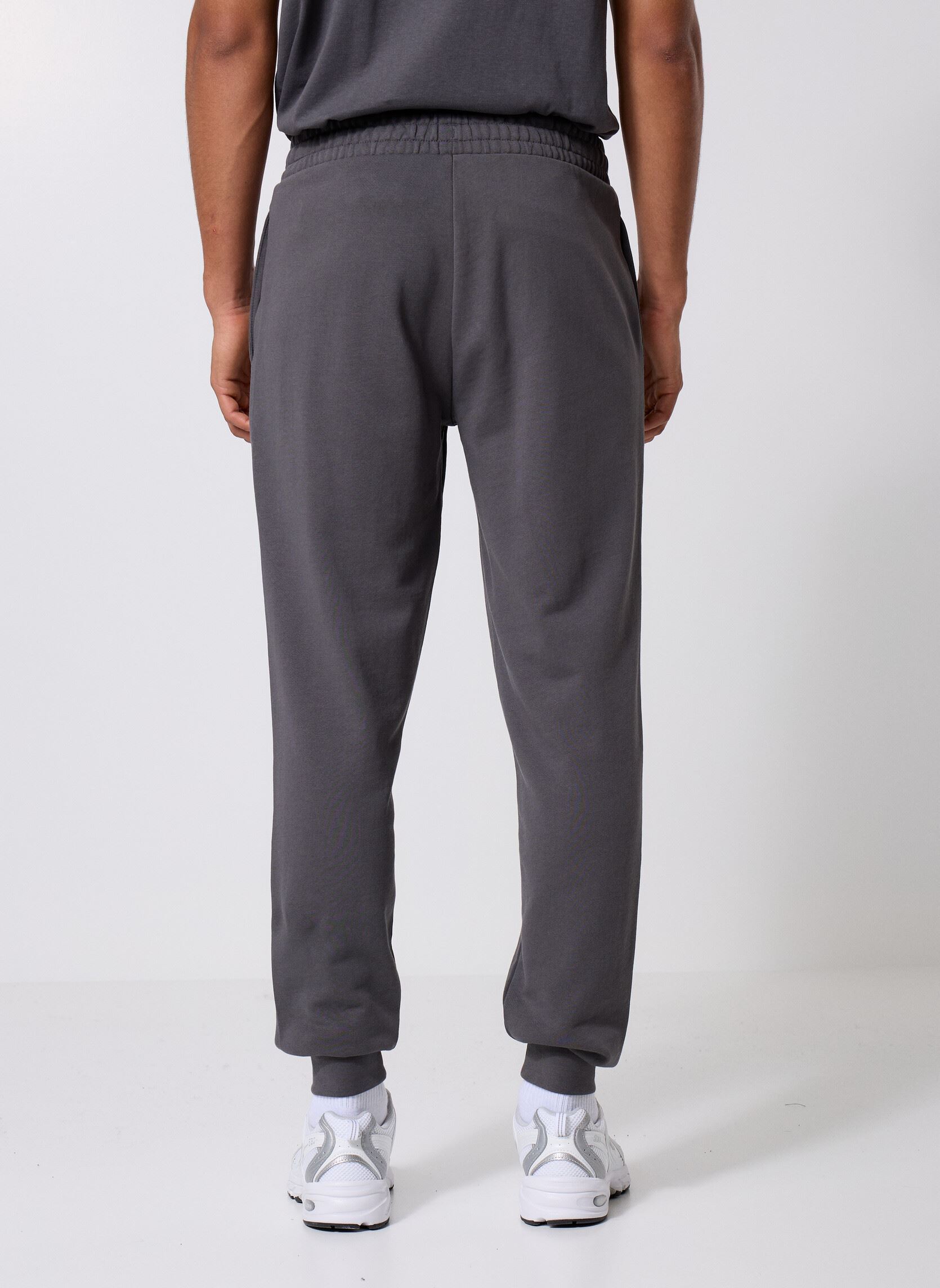 Joggingbroeken ESS ELEVATED Pants TR cl heren blauw Puma Joggingbroeken ESS ELEVATED Pants TR cl heren blauw Dusky Gray