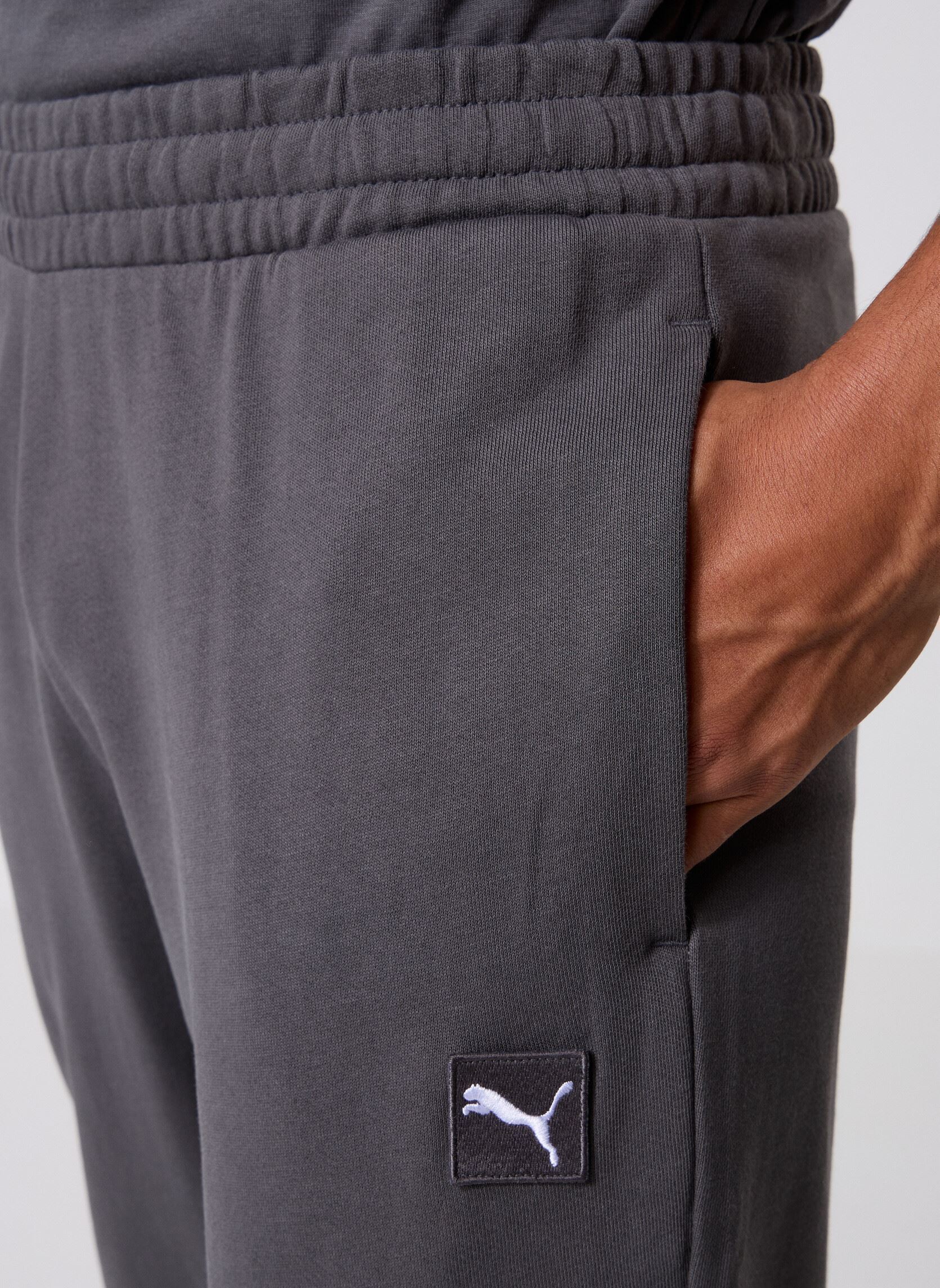 Joggingbroeken ESS ELEVATED Pants TR cl heren blauw Puma Joggingbroeken ESS ELEVATED Pants TR cl heren blauw Dusky Gray