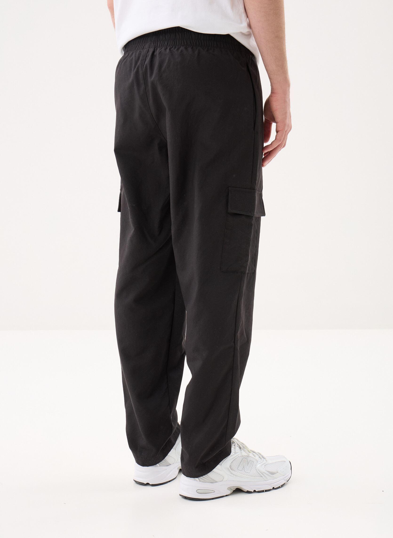 Pantalons chino ESS No. 1 Logo Woven Cargo Pants op homme noir Puma Pantalons chino ESS No. 1 Logo Woven Cargo Pants op homme noir Puma Black