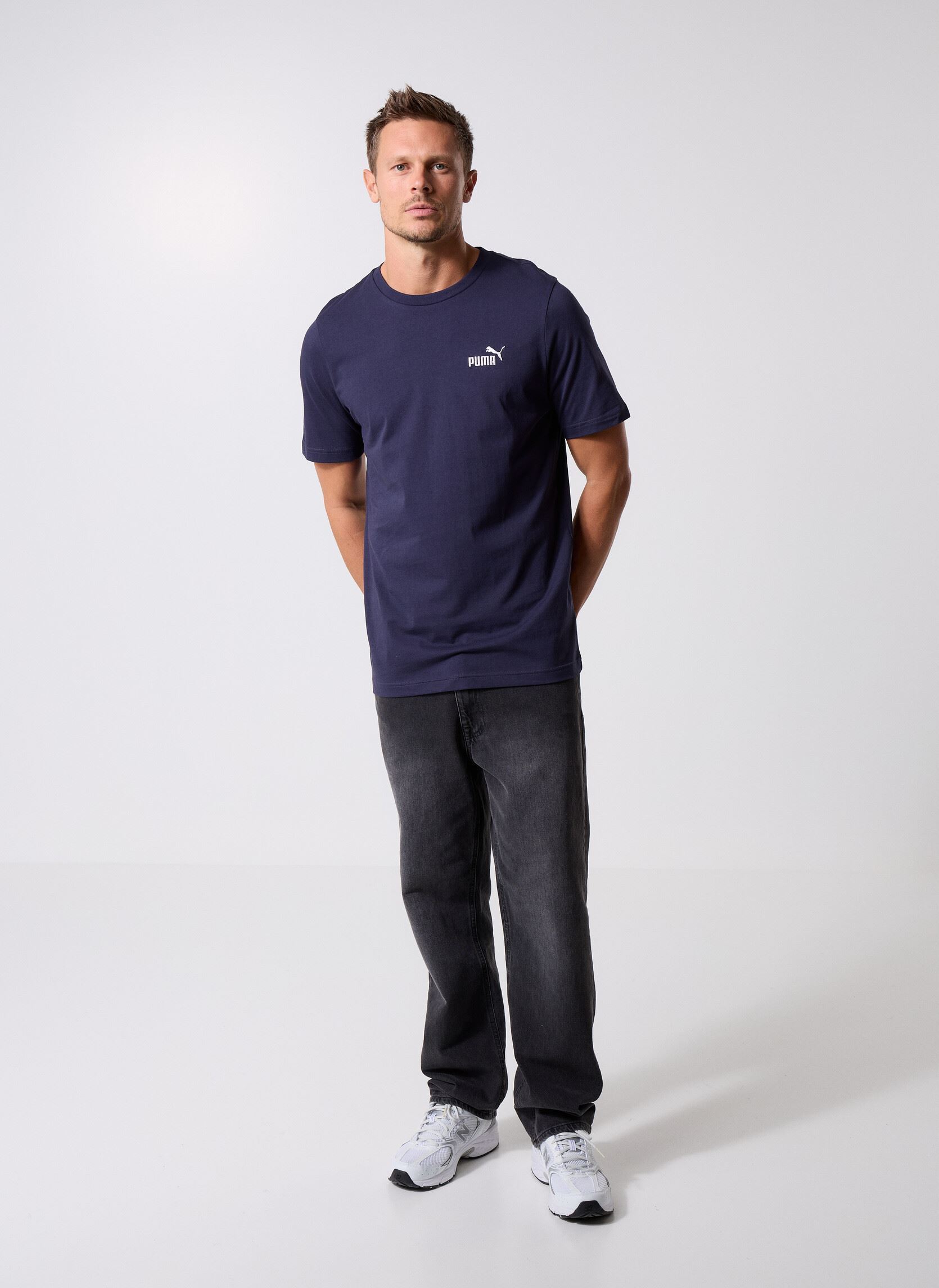 T-shirt a maniche corte ESS Small No. 1 Logo Tee uomo blu Puma T-shirt a maniche corte ESS Small No. 1 Logo Tee uomo blu New Navy