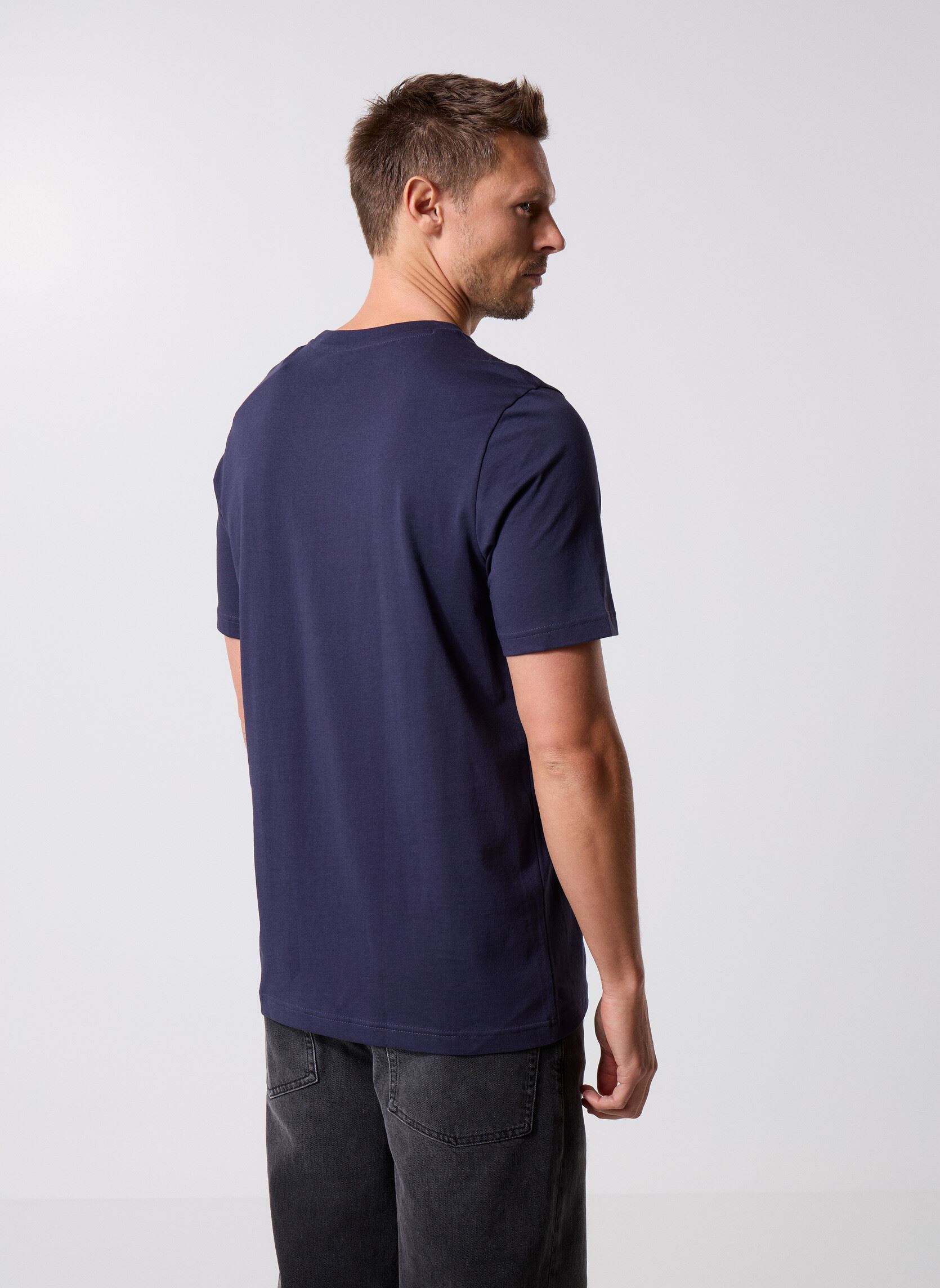 T-shirt a maniche corte ESS Small No. 1 Logo Tee uomo blu Puma T-shirt a maniche corte ESS Small No. 1 Logo Tee uomo blu New Navy