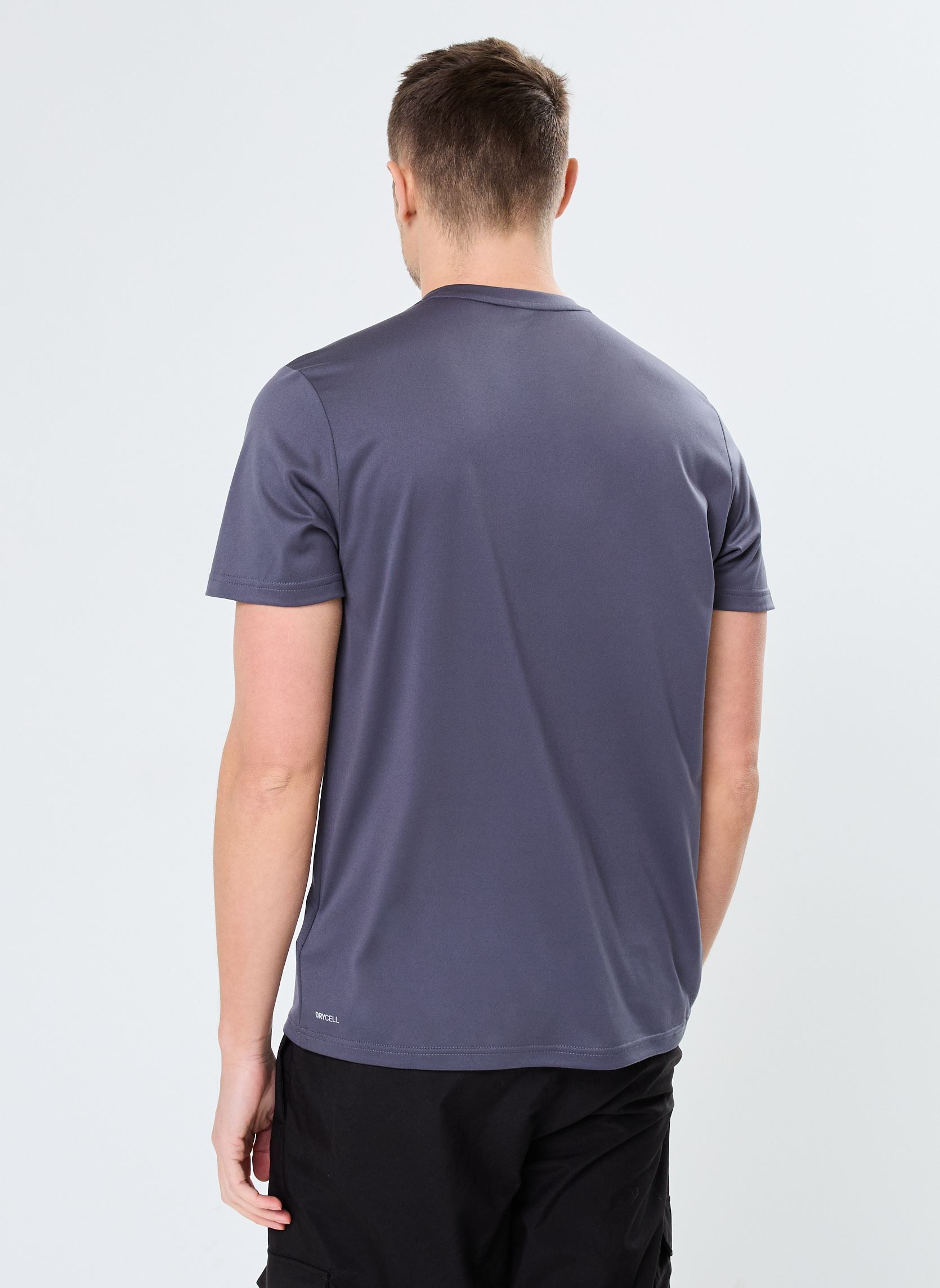 Tee-shirts manches courtes M TAD ESSENTIALS SOLID CAT TEE (LC small homme gris Puma Tee-shirts manches courtes M TAD ESSENTIALS SOLID CAT TEE (LC small homme gris Galactic Gray