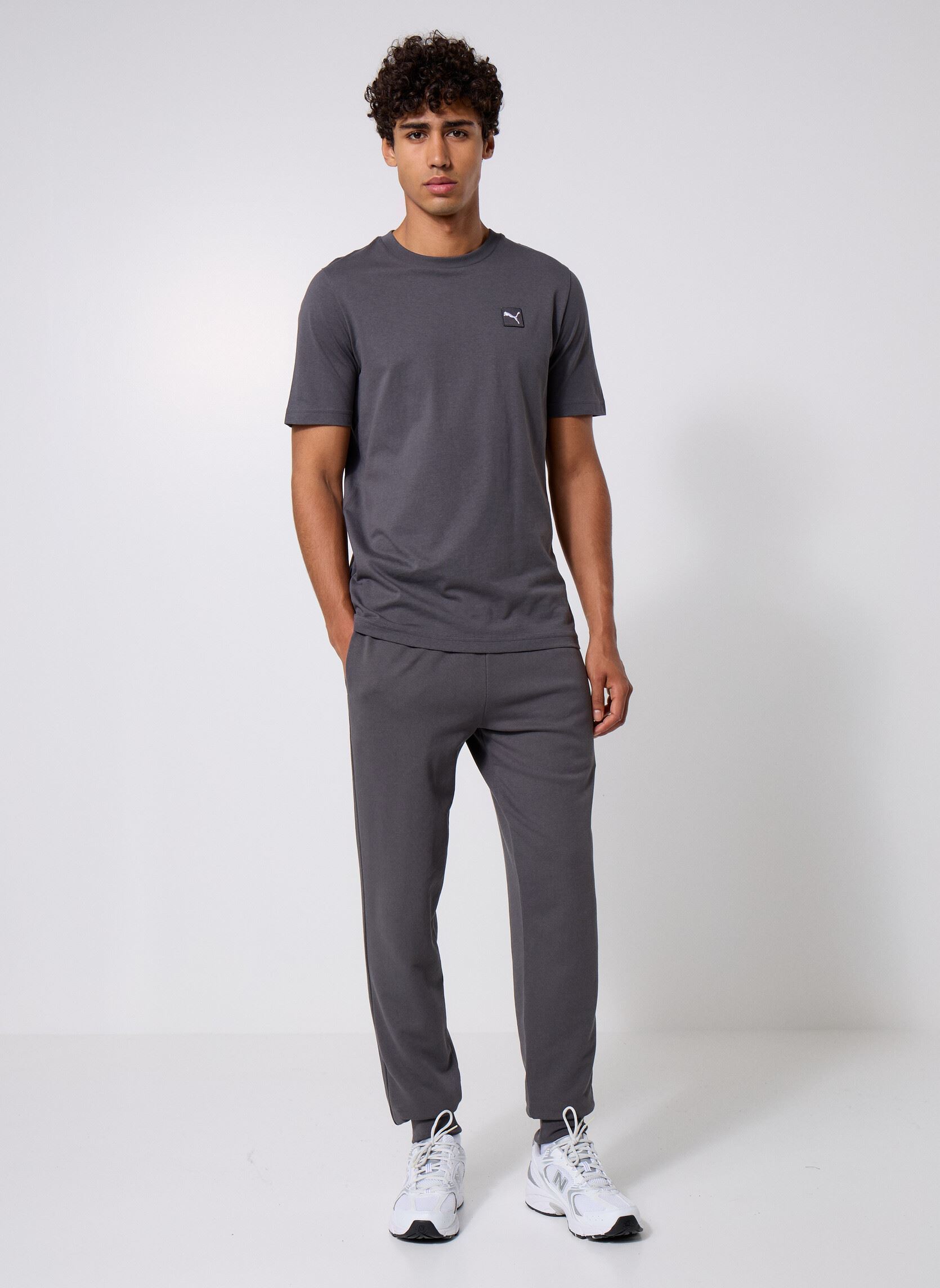 T-shirts met korte mouwen ESS ELEVATED Tee heren blauw Puma T-shirts met korte mouwen ESS ELEVATED Tee heren blauw Dusky Gray