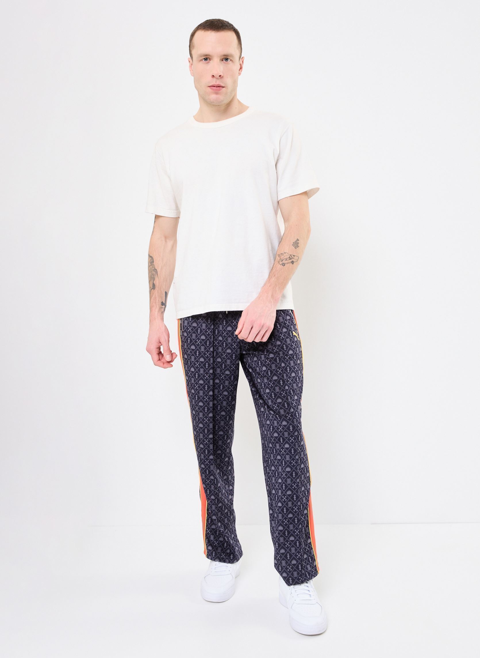 Joggings ROAD TO UNITY AOP Relaxed Track Pants DK homme bleu Puma Joggings ROAD TO UNITY AOP Relaxed Track Pants DK homme bleu NEW NAVY-AOP