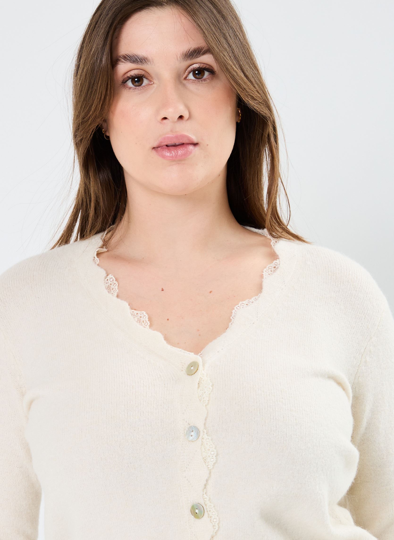 Vesten LADIES KNITTED CARDIGAN T1924CH dames wit Molly Bracken Vesten LADIES KNITTED CARDIGAN T1924CH dames wit OFFWHITE