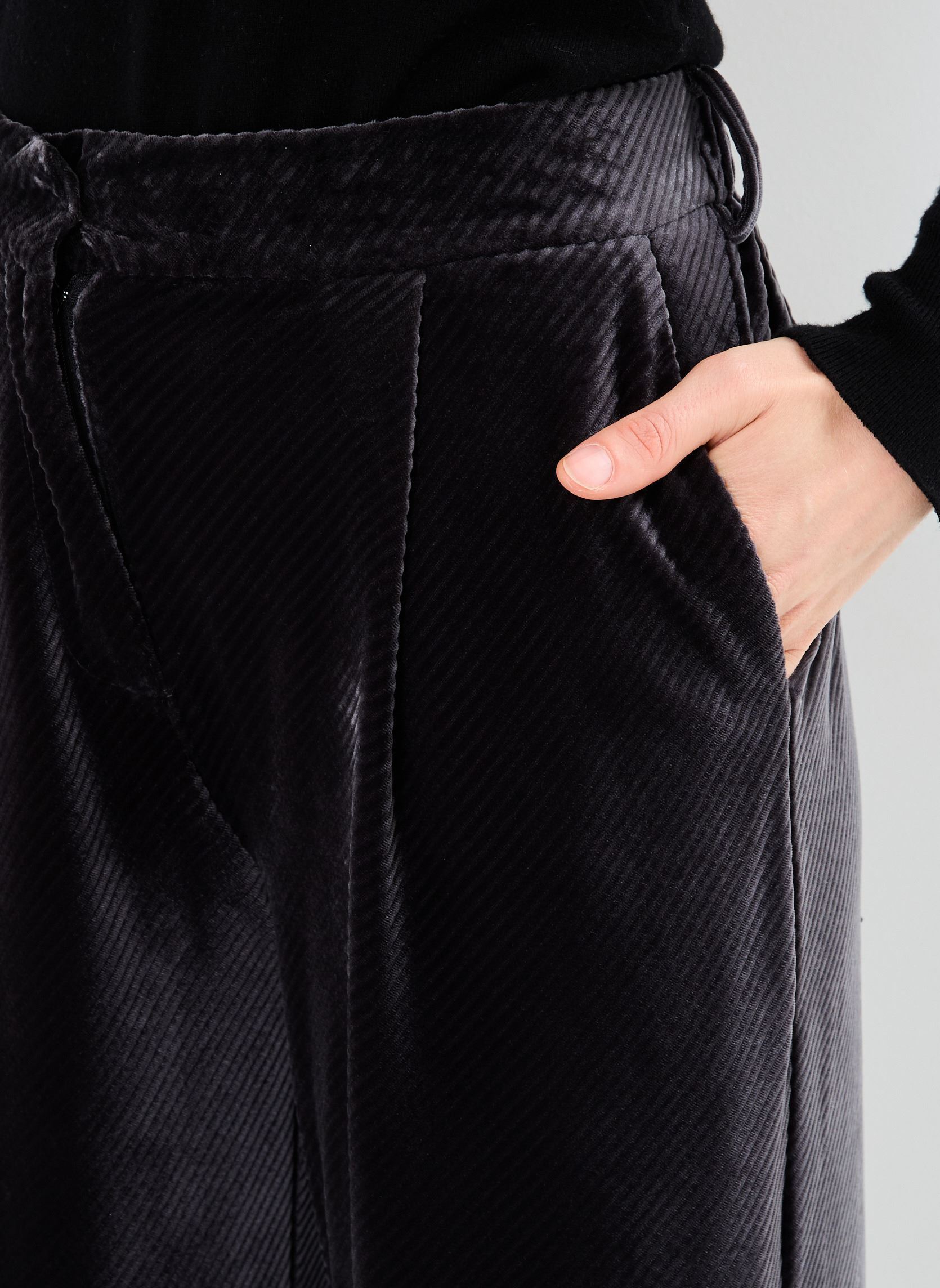 Pantalons droit LADIES KNITTED PANTS T1695ACH femme gris Molly Bracken Pantalons droit LADIES KNITTED PANTS T1695ACH femme gris DARK GREY