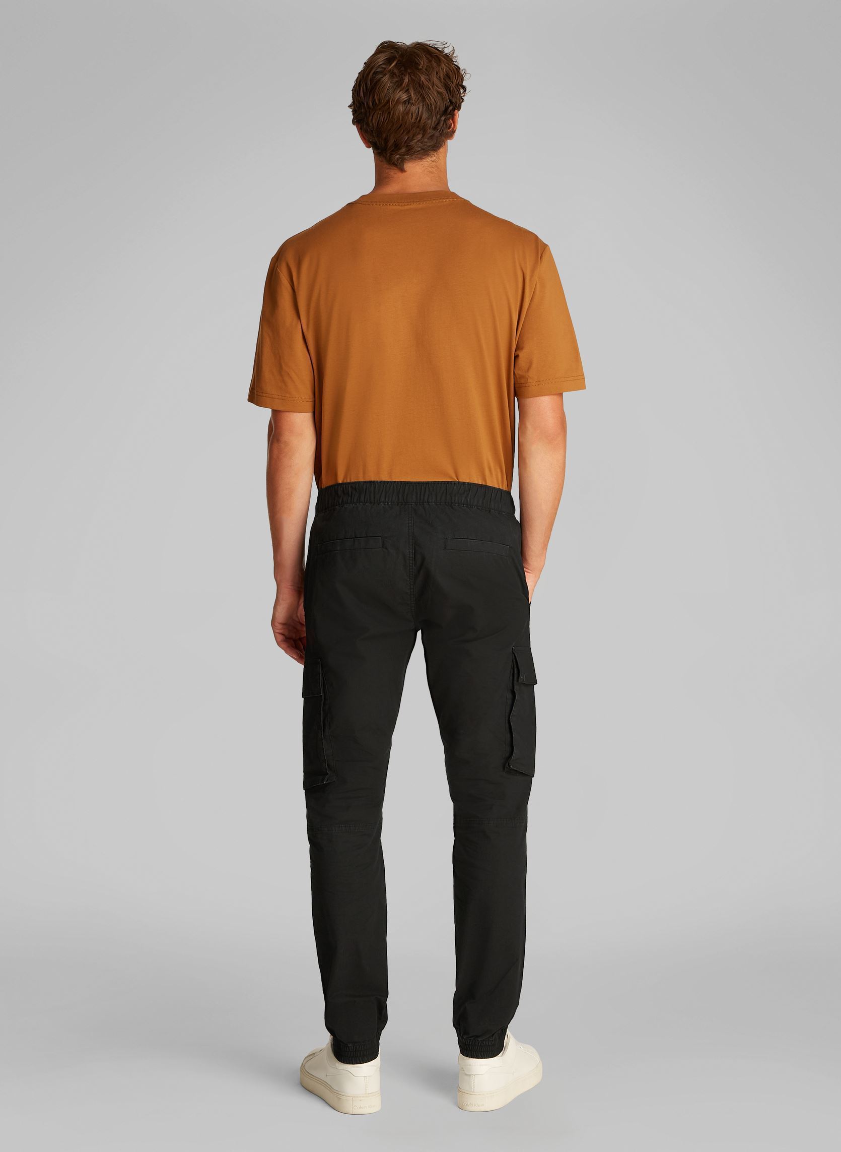 Pantalons chino Skinny Cargo J30J327614 homme noir Calvin Klein Jeans Pantalons chino Skinny Cargo J30J327614 homme noir CK BLACK