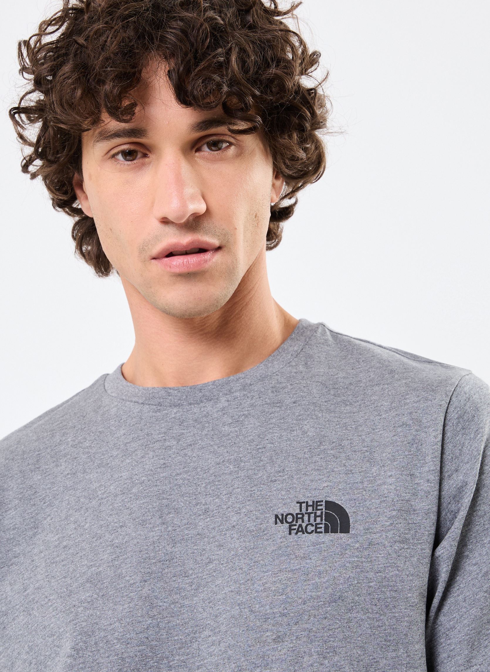 Tee-shirts manches courtes M S/S SIMPLE DOME TEE homme gris The North Face Tee-shirts manches courtes M S/S SIMPLE DOME TEE homme gris TNFMEDIUMGRYHTR
