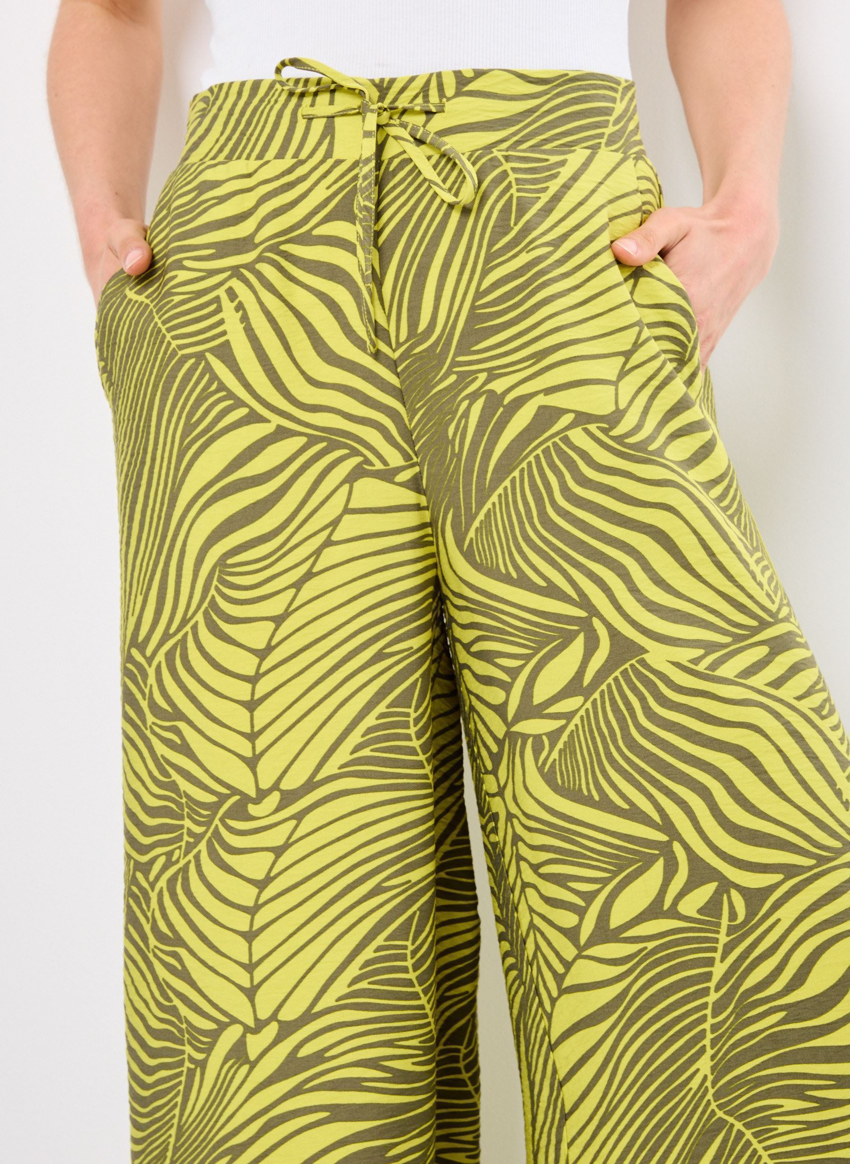 Wijde broeken VIALINIA CAI HW PANTS dames geel Vila Wijde broeken VIALINIA CAI HW PANTS dames geel CITRONELLE