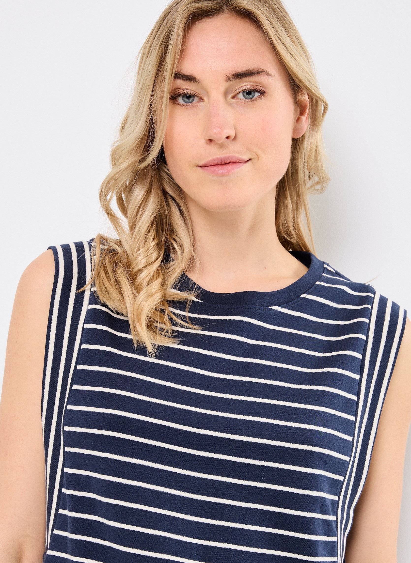 Débardeurs VIVERIANA O-NECK S/L TOP femme bleu Vila Débardeurs VIVERIANA O-NECK S/L TOP femme bleu NAVY BLAZER