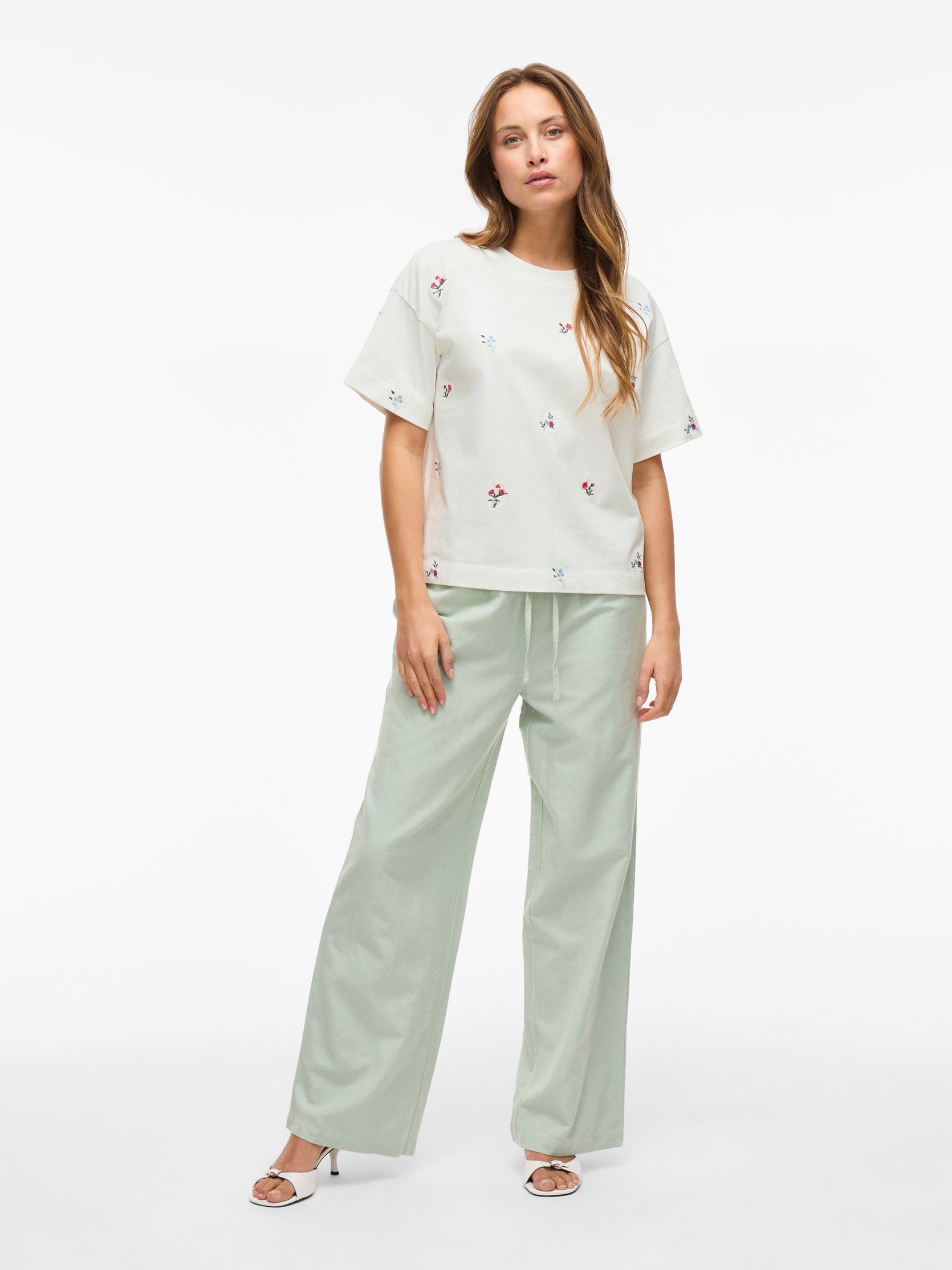 Tee-shirts manches courtes VIMONIE FLOWER EMB S/S O-NECK femme blanc Vila Tee-shirts manches courtes VIMONIE FLOWER EMB S/S O-NECK femme blanc SNOW WHITE FLOWER