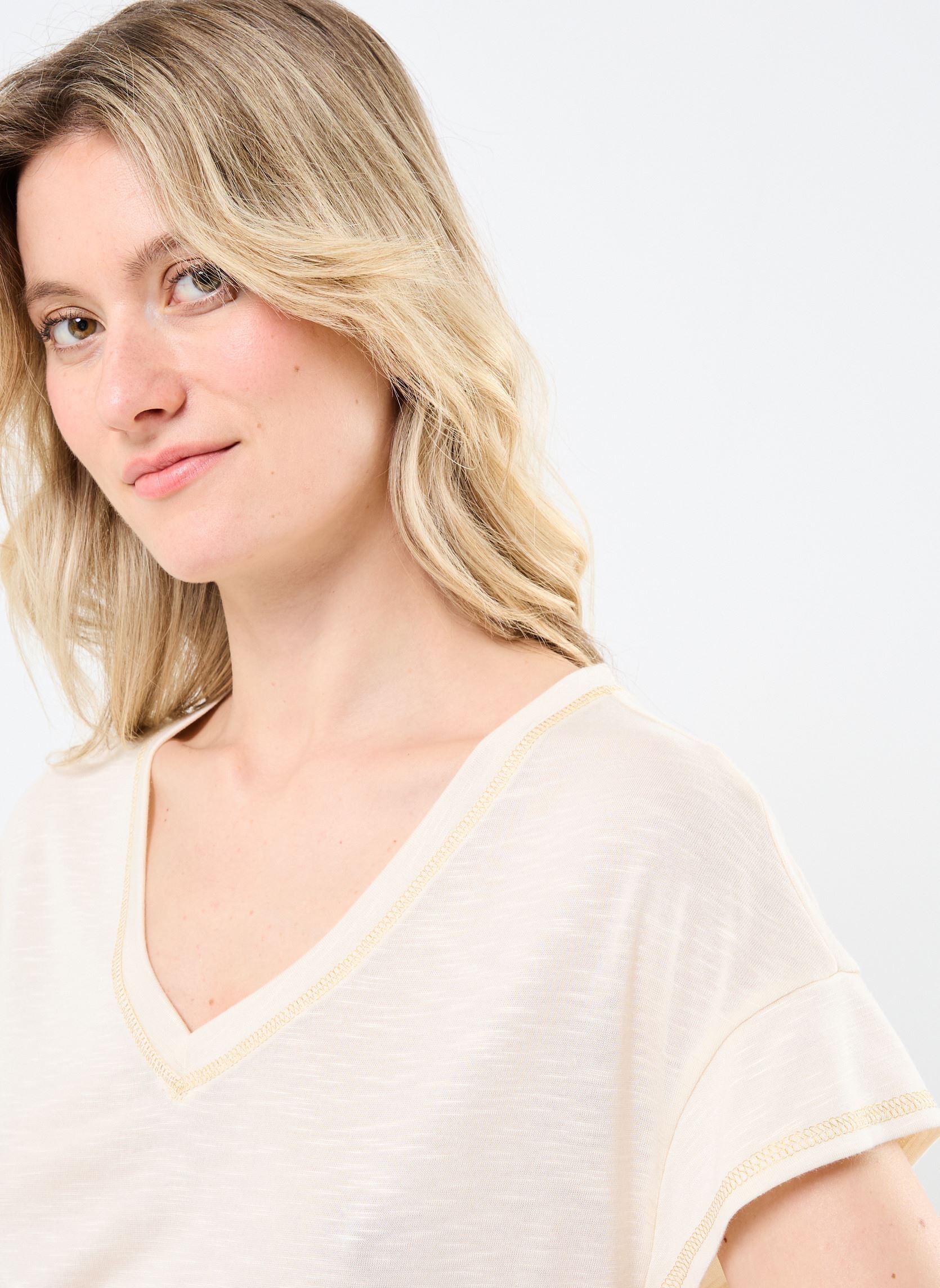 Kurzarm-T-Shirts VINOEL V-NECK S/S STITCH DETAIL TOP damen beige Vila Kurzarm-T-Shirts VINOEL V-NECK S/S STITCH DETAIL TOP damen beige Birch