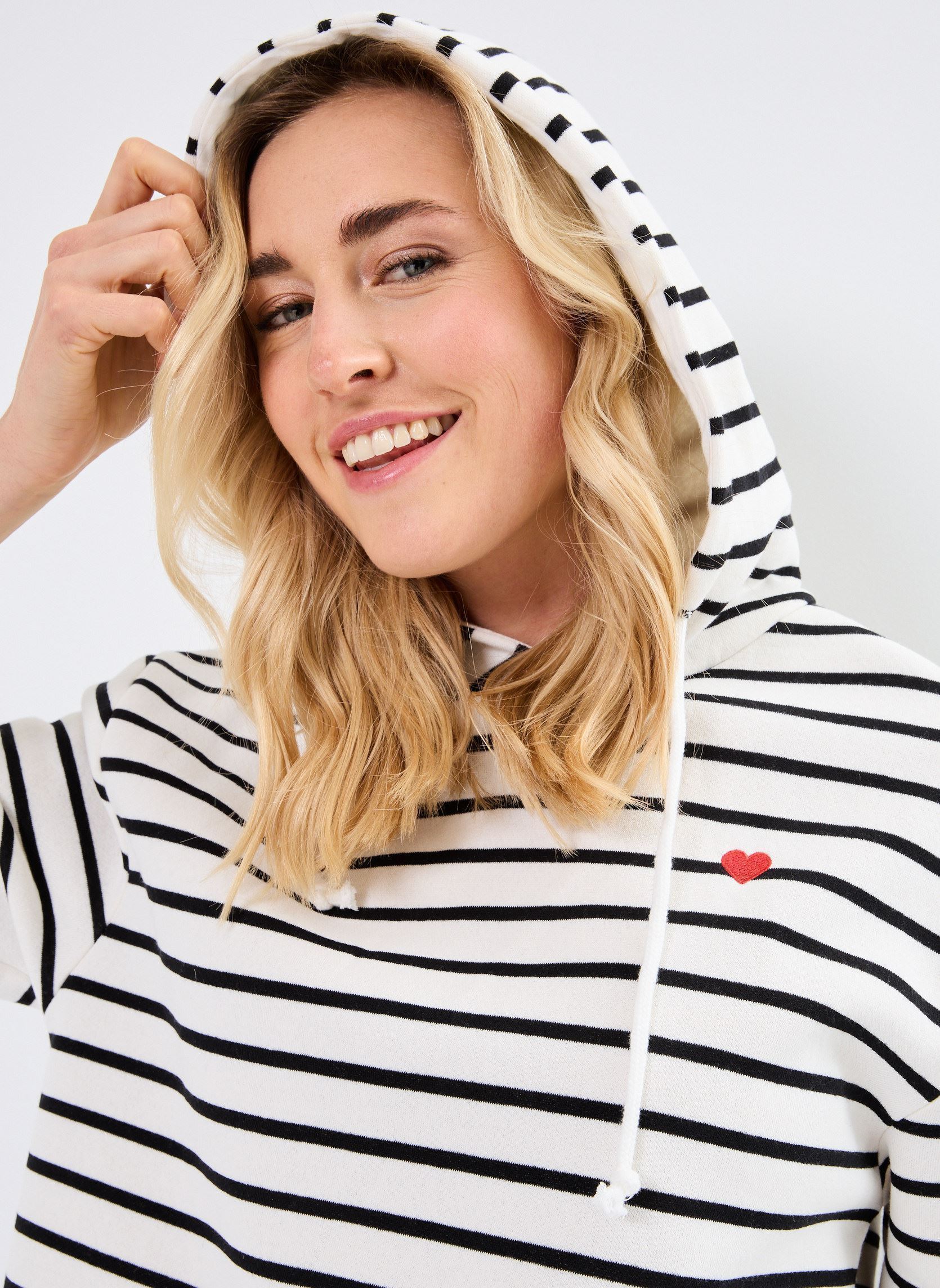 Sweats à capuche PCCHILLI LS HOODIE STRIPES EMB NOOS BC femme blanc Pieces Sweats à capuche PCCHILLI LS HOODIE STRIPES EMB NOOS BC femme blanc CLOUD DANCER