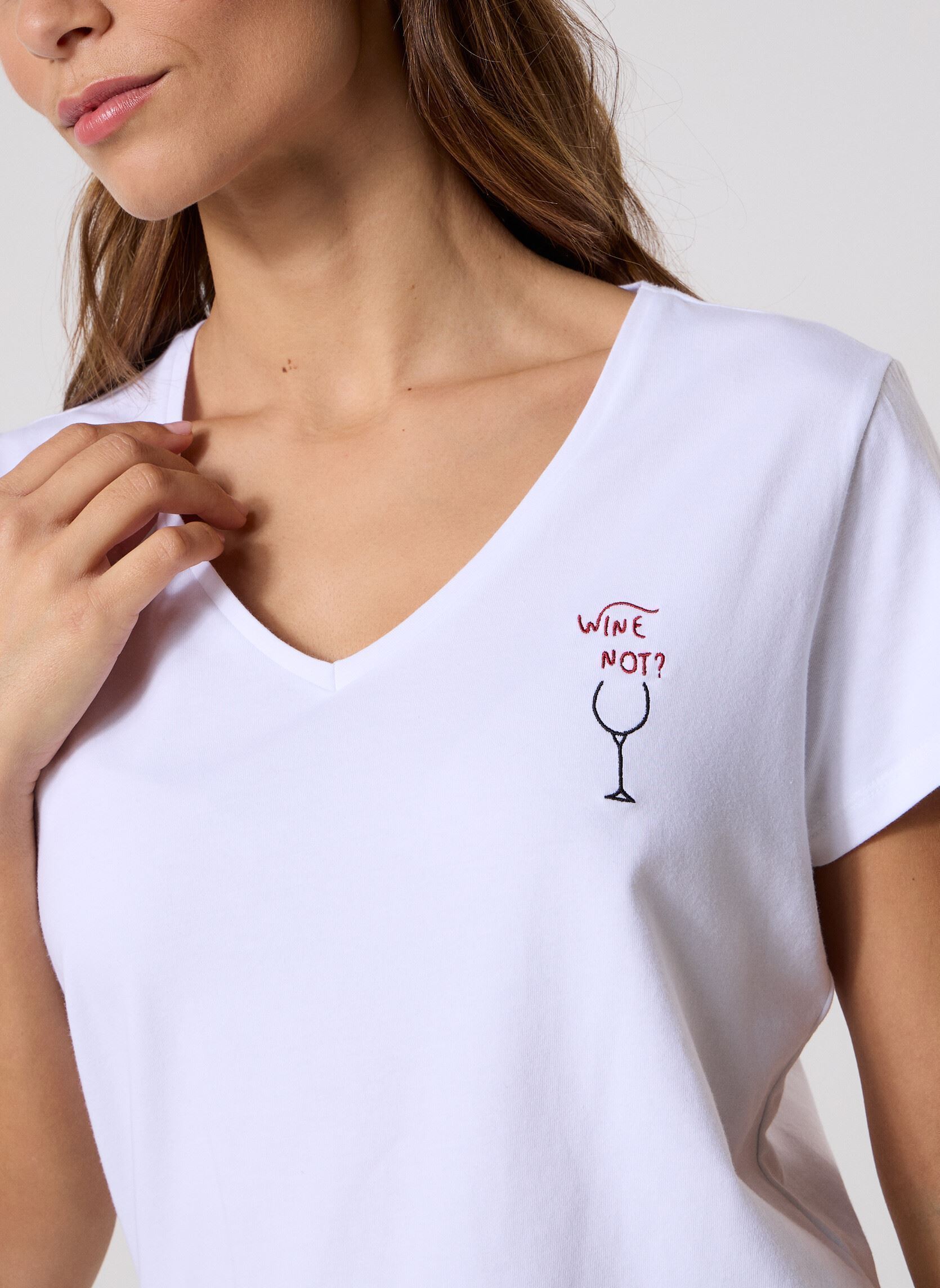 T-shirts met korte mouwen PCSERIMA SS T-SHIRT FC BC dames wit Pieces T-shirts met korte mouwen PCSERIMA SS T-SHIRT FC BC dames wit BRIGHT WHITE WINE WINE