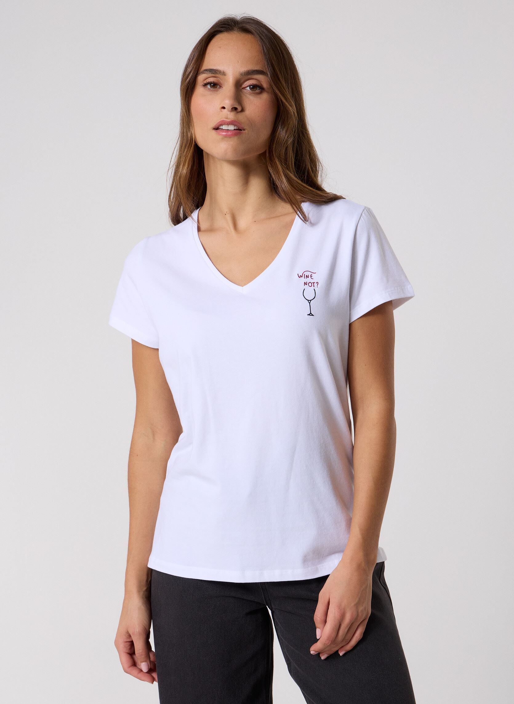 T-shirts met korte mouwen PCSERIMA SS T-SHIRT FC BC dames wit Pieces T-shirts met korte mouwen PCSERIMA SS T-SHIRT FC BC dames wit BRIGHT WHITE WINE WINE