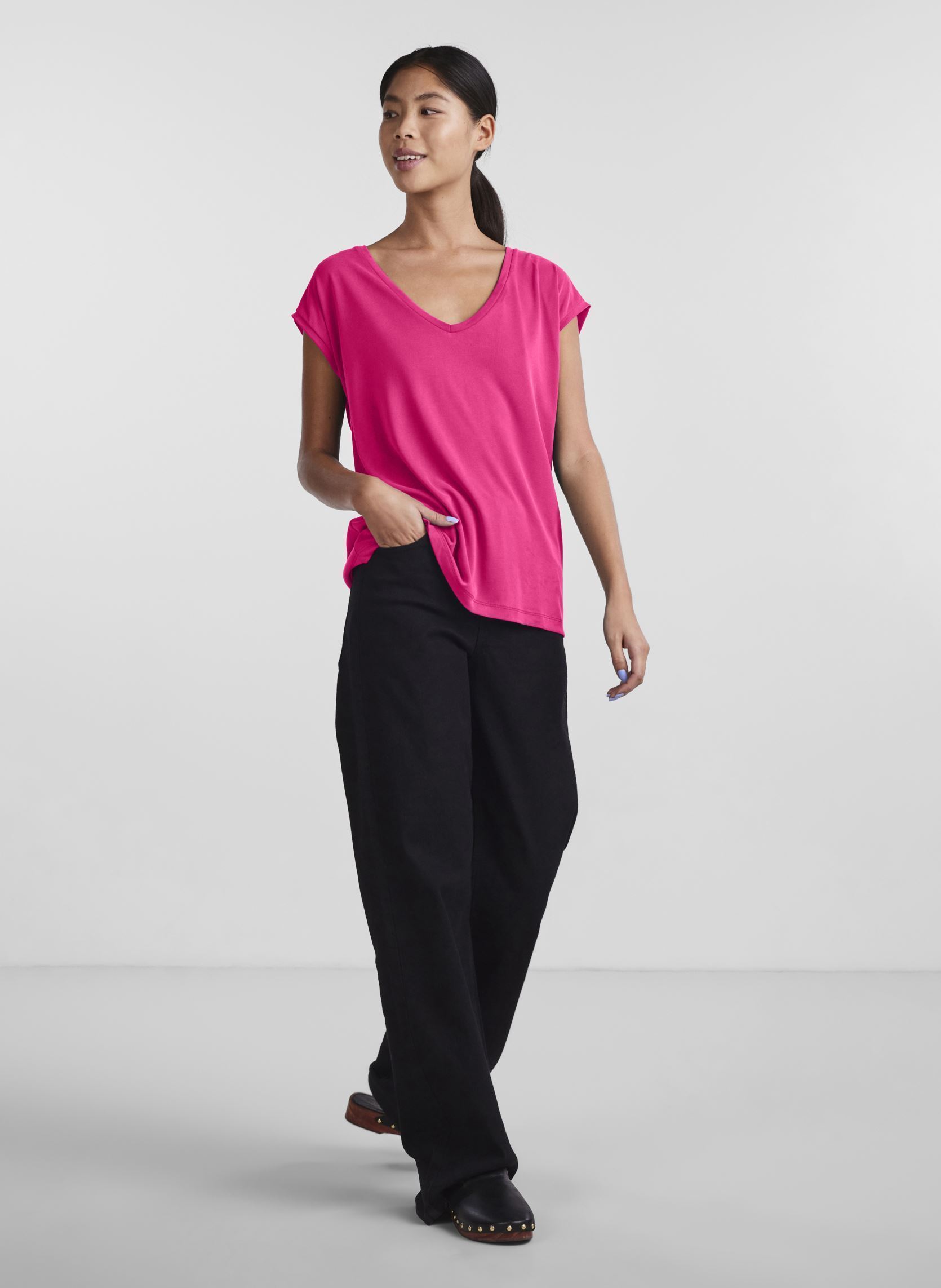 Tee-shirts manches courtes PCKAMALA TEE JRS NOOS BC femme rouge Pieces Tee-shirts manches courtes PCKAMALA TEE JRS NOOS BC femme rouge Cerise
