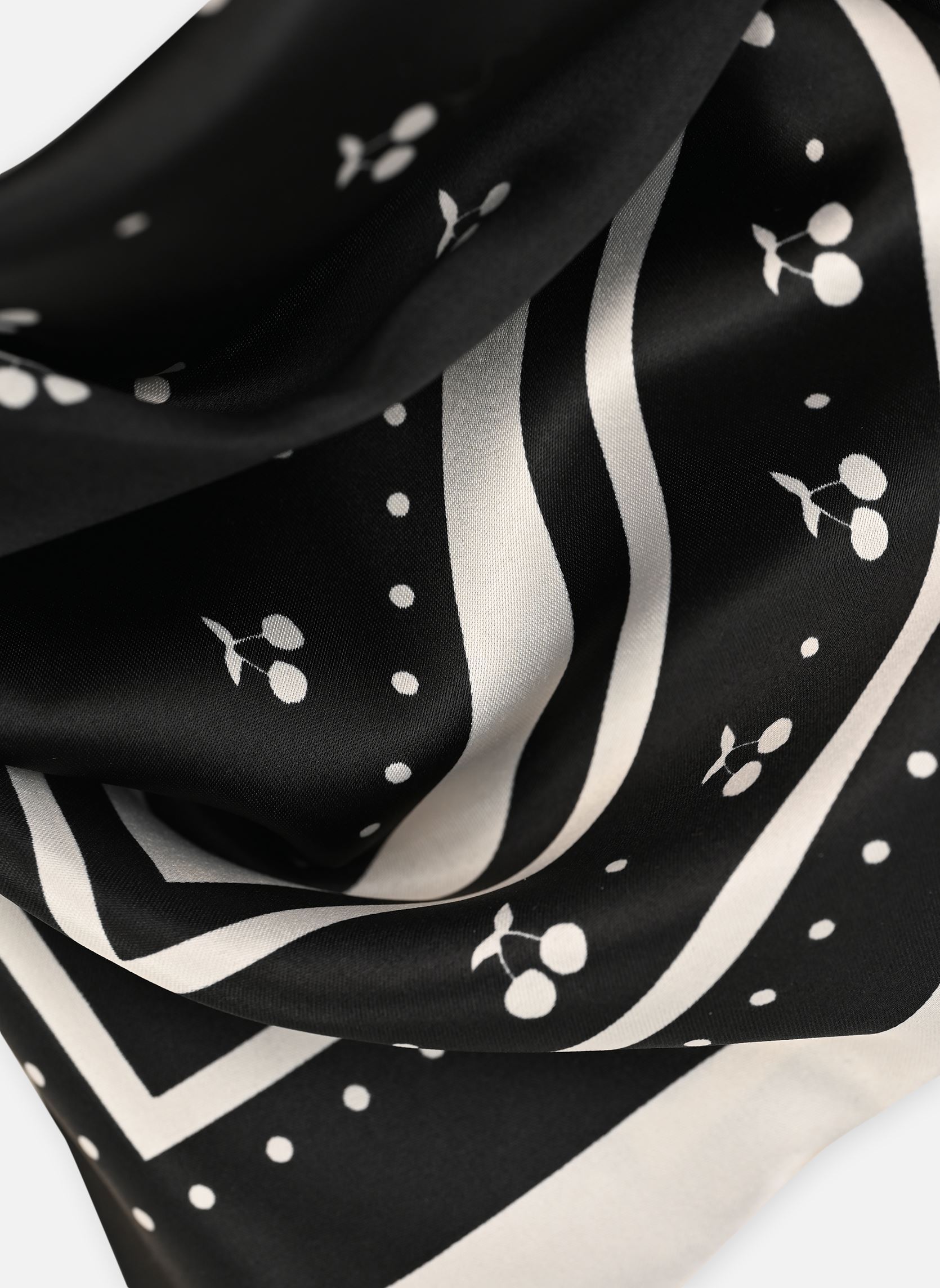 Schals PCSIMALA SQUARE SCARF MPA BC damen schwarz Pieces Schals PCSIMALA SQUARE SCARF MPA BC damen schwarz Black