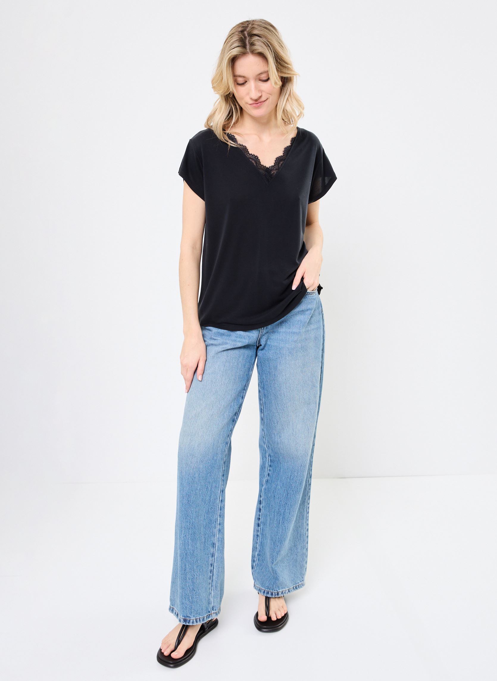 T-shirt a maniche corte PCKAMALA LACE V-NECK TEE JRS FC BC donna nero Pieces T-shirt a maniche corte PCKAMALA LACE V-NECK TEE JRS FC BC donna nero BLACK