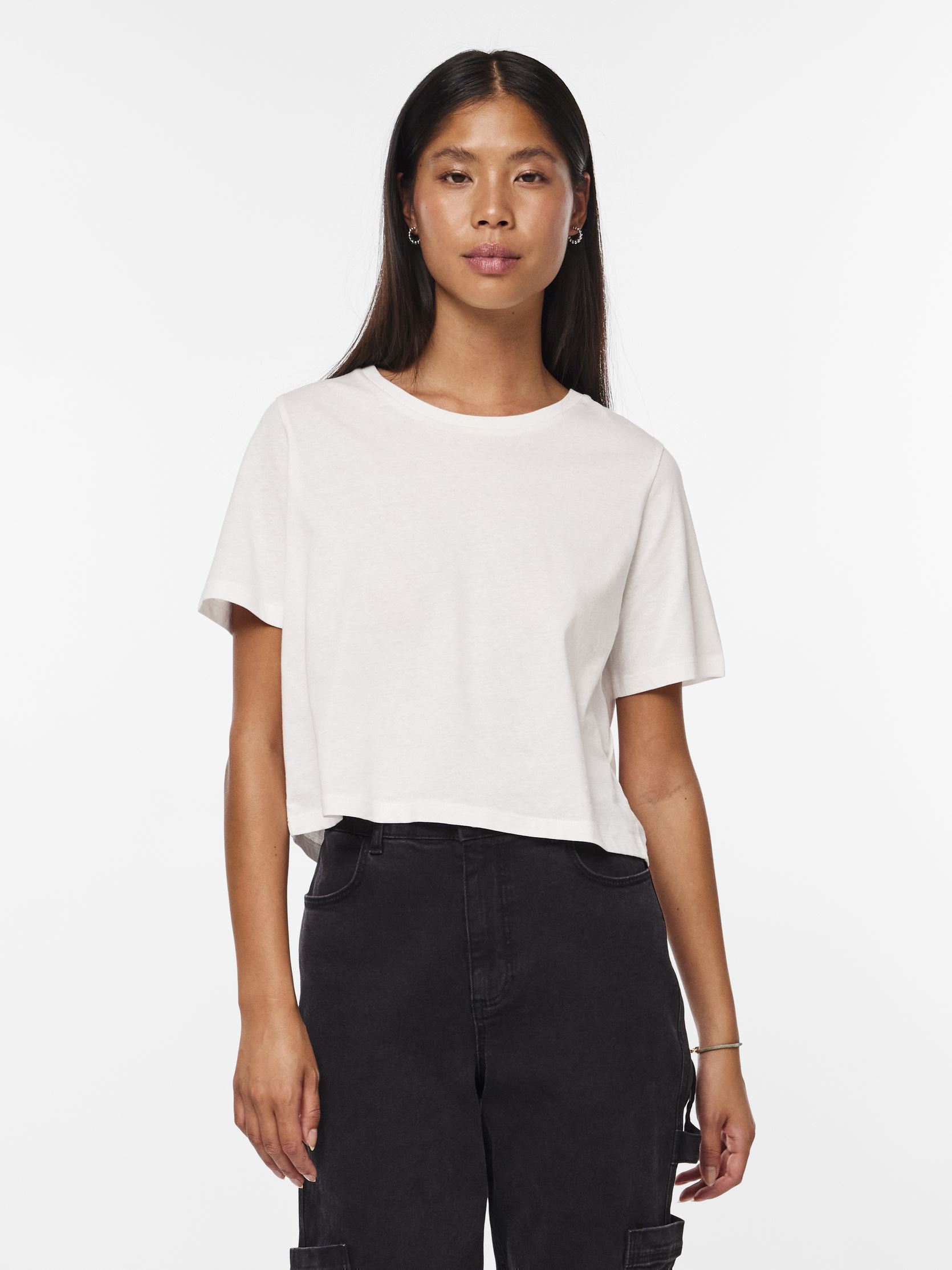 T-shirt a maniche corte PCSARA SS SHORT TEE JRS NOOS donna bianco Pieces T-shirt a maniche corte PCSARA SS SHORT TEE JRS NOOS donna bianco BRIGHT WHITE