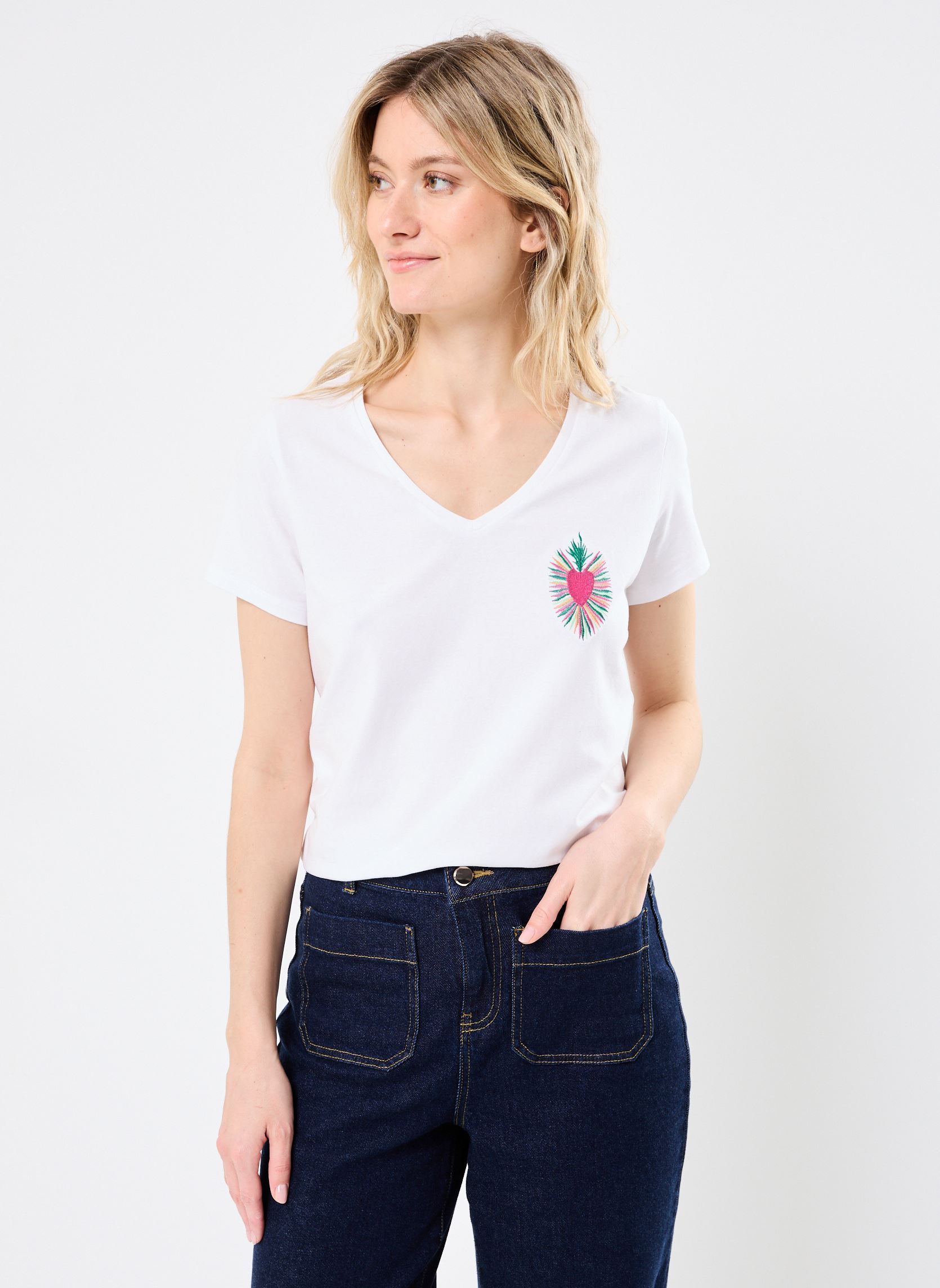 T-shirt a maniche corte PCTILLY SS V-NECK EMB T-SHIRT JRS FC donna bianco Pieces T-shirt a maniche corte PCTILLY SS V-NECK EMB T-SHIRT JRS FC donna bianco BRIGHT WHITE