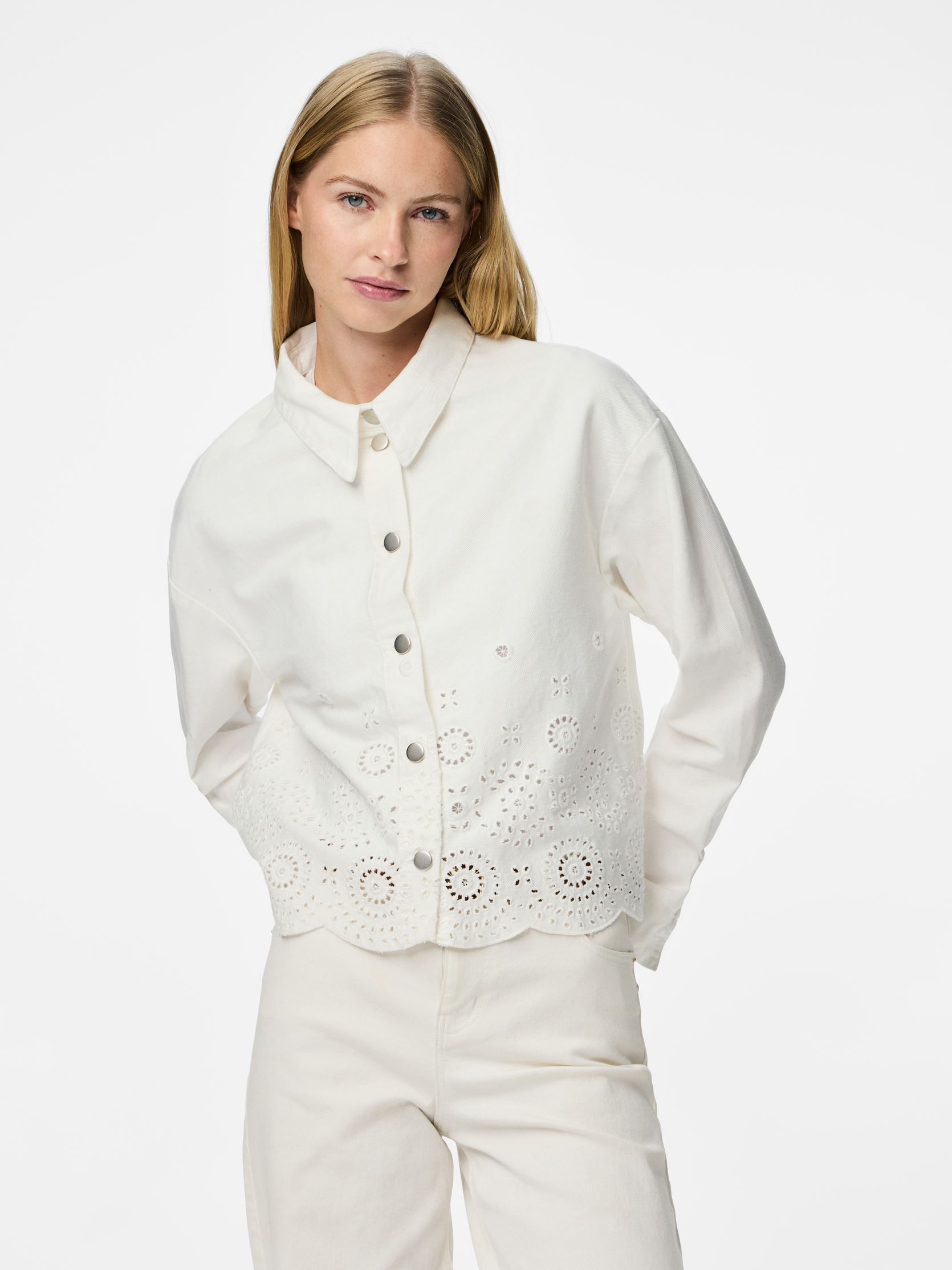 Vestes en jean PCTUC EMBROIDERY DENIM JACKET femme beige Pieces Vestes en jean PCTUC EMBROIDERY DENIM JACKET femme beige Egret