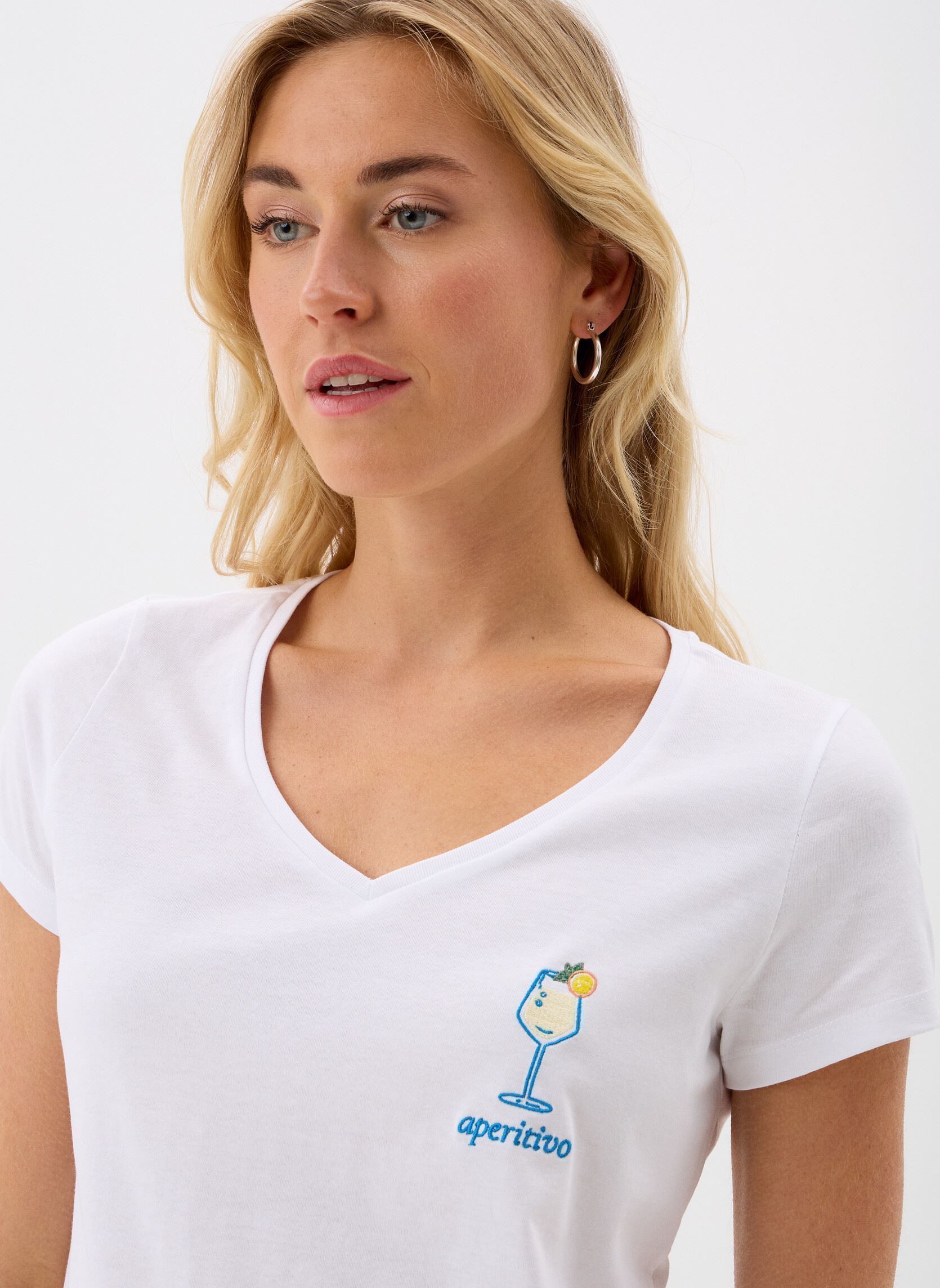 Kurzarm-T-Shirts PCTUA SS V-NECK PRINTED T-SHIRT BC damen weiß Pieces Kurzarm-T-Shirts PCTUA SS V-NECK PRINTED T-SHIRT BC damen weiß Bright white