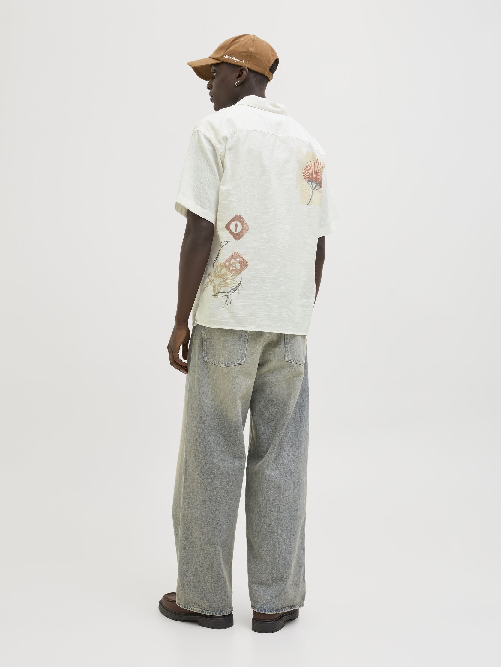 Chemises JORLUKE RETIRO AOP SHIRT SS SE25 homme blanc Jack & Jones Chemises JORLUKE RETIRO AOP SHIRT SS SE25 homme blanc CLOUD DANCER