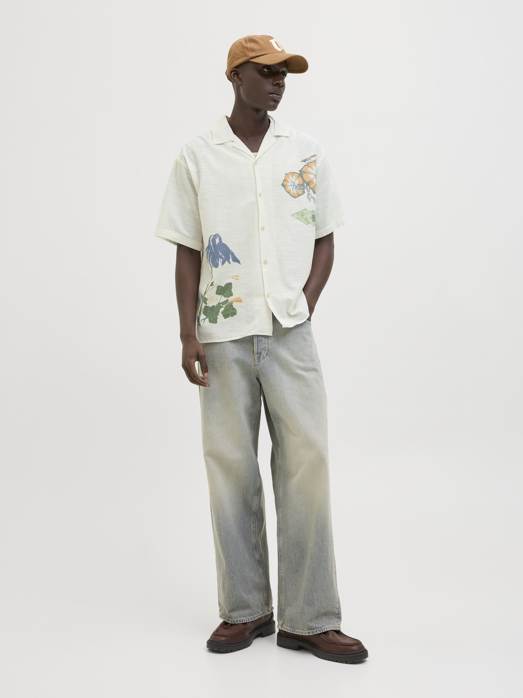 Chemises JORLUKE RETIRO AOP SHIRT SS SE25 homme blanc Jack & Jones Chemises JORLUKE RETIRO AOP SHIRT SS SE25 homme blanc CLOUD DANCER