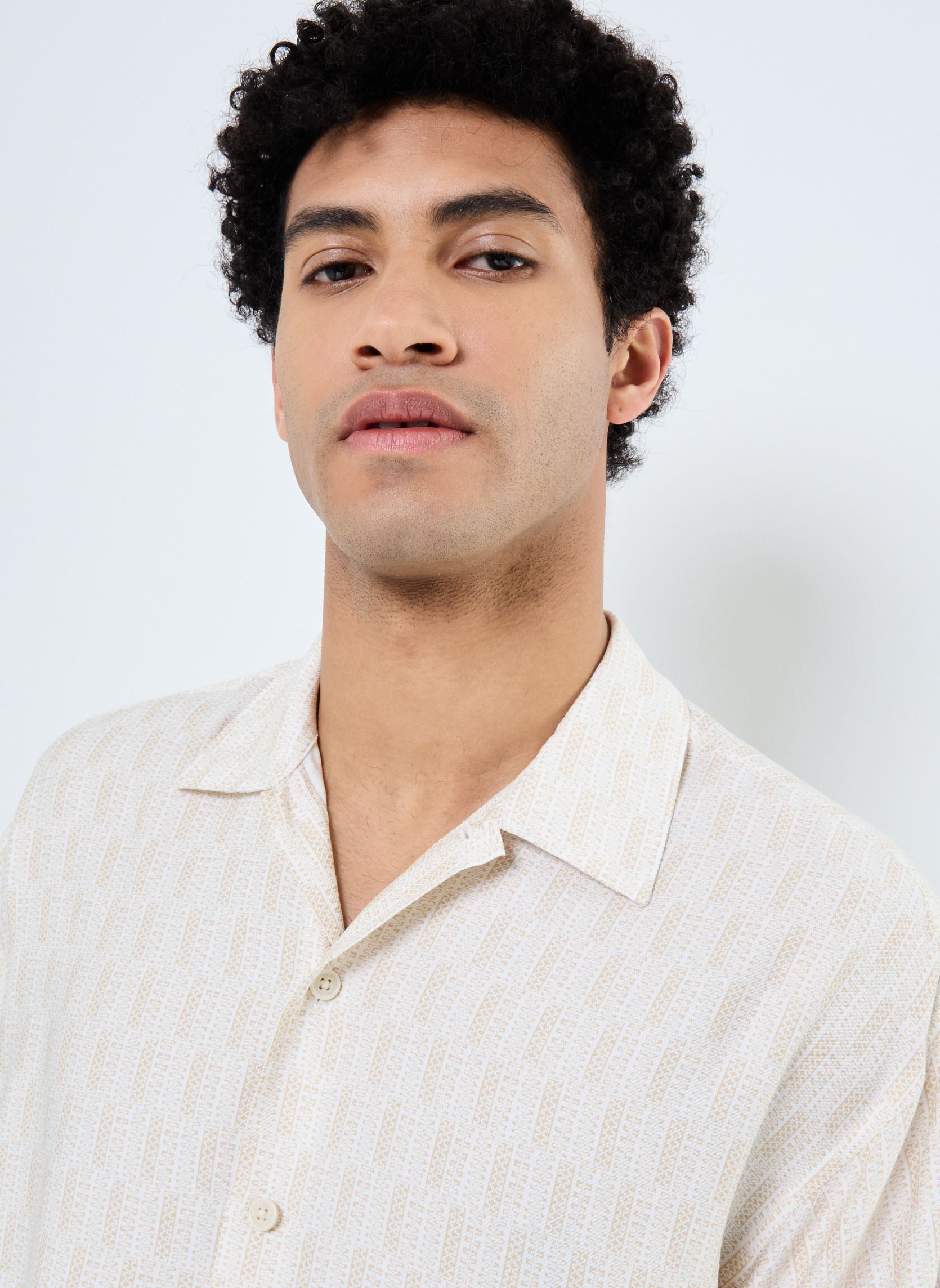 Chemises JORMARSHALL ISLINGTON AOP SHIRT SS SN homme gris Jack & Jones Chemises JORMARSHALL ISLINGTON AOP SHIRT SS SN homme gris MOONBEAM