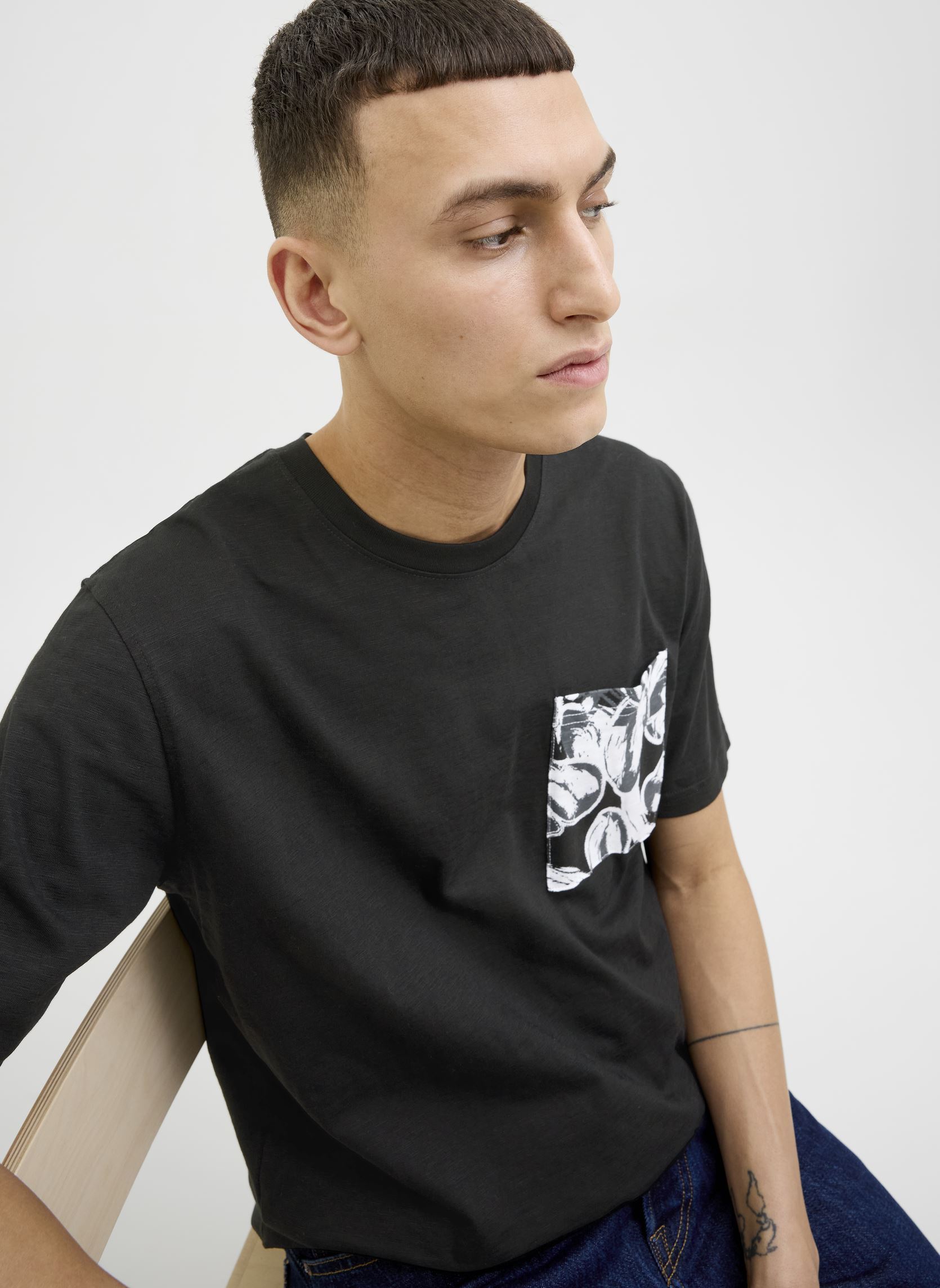 Tee-shirts manches courtes JORSPLIT AOP POCKET TEE SS CREW NECK homme noir Jack & Jones Tee-shirts manches courtes JORSPLIT AOP POCKET TEE SS CREW NECK homme noir BLACK