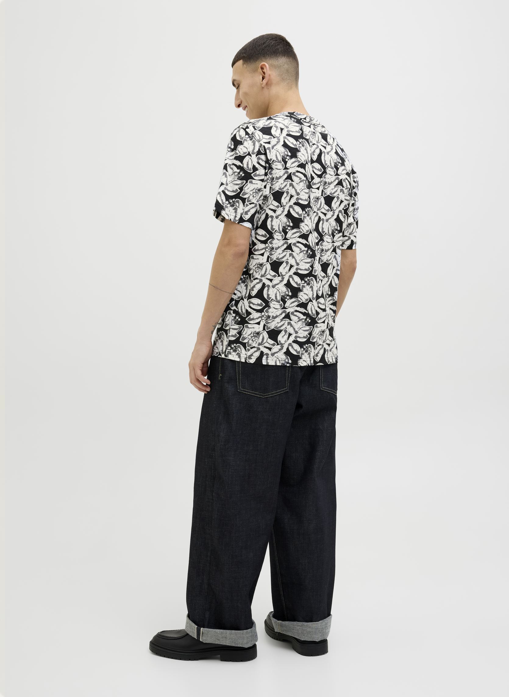 Tee-shirts manches courtes JORSPLIT AOP TEE SS CREW NECK LN homme noir Jack & Jones Tee-shirts manches courtes JORSPLIT AOP TEE SS CREW NECK LN homme noir BLACK