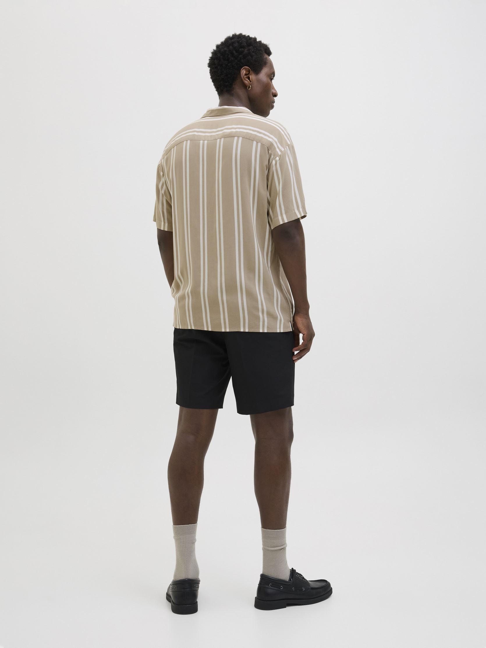 Hemden JJEJEFF STRIPE RESORT SHIRT SS SN herren beige Jack & Jones Hemden JJEJEFF STRIPE RESORT SHIRT SS SN herren beige CROCKERY