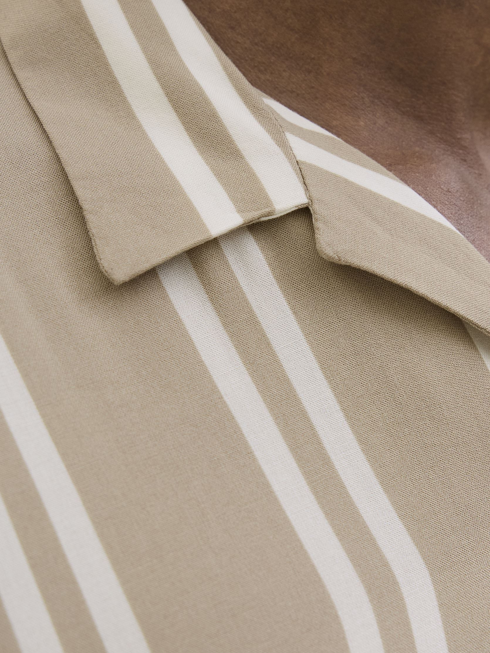 Hemden JJEJEFF STRIPE RESORT SHIRT SS SN herren beige Jack & Jones Hemden JJEJEFF STRIPE RESORT SHIRT SS SN herren beige CROCKERY