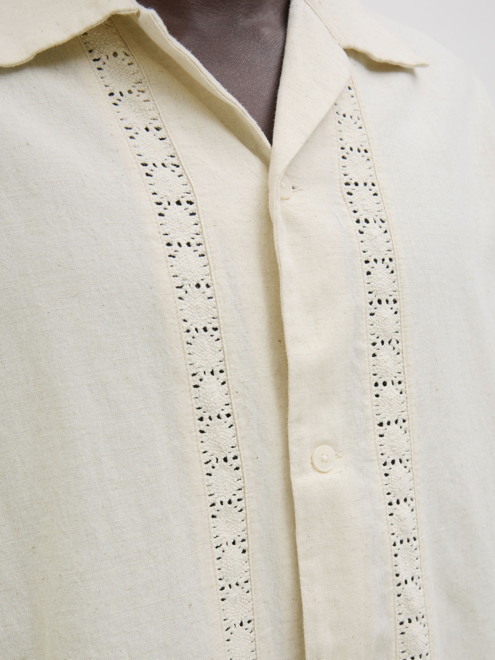 Chemises JORMARRAKECH DETAIL SHIRT SS homme blanc Jack & Jones Chemises JORMARRAKECH DETAIL SHIRT SS homme blanc ANTIQUE WHITE