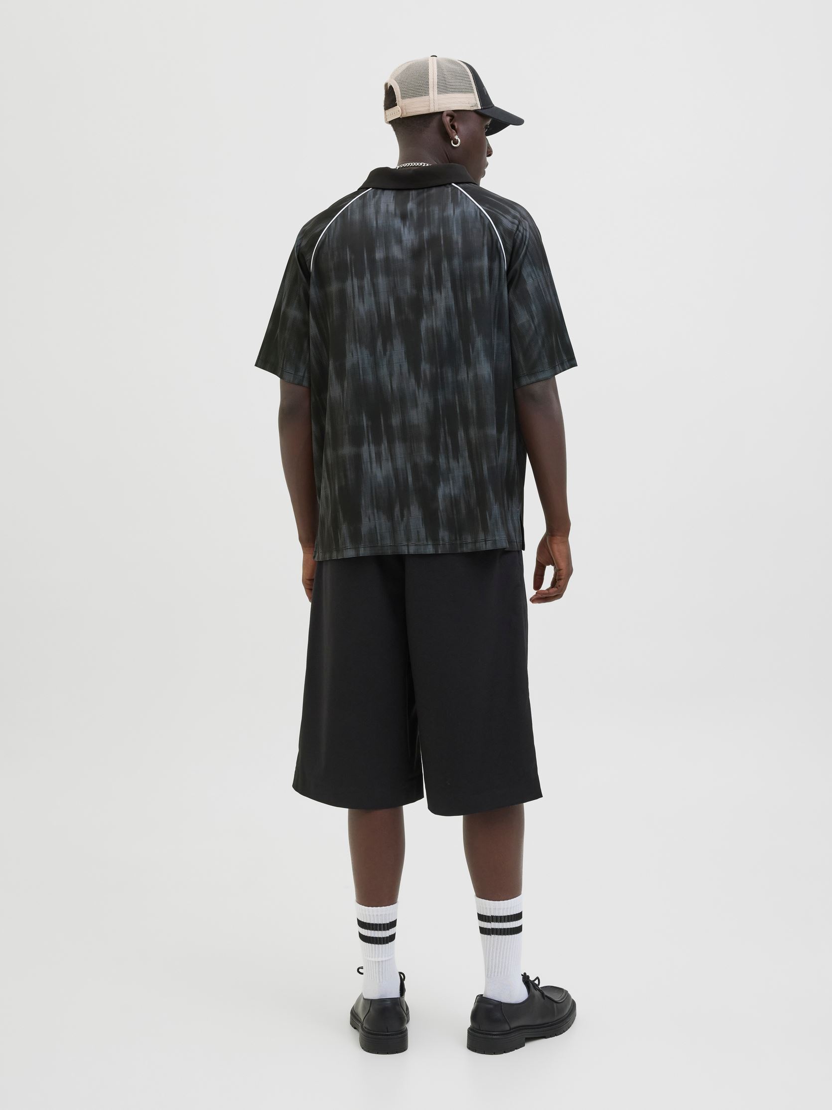 Tee-shirts manches courtes JCORETREAT AOP MESH OPEN COLLAR POLO LN homme noir Jack & Jones Tee-shirts manches courtes JCORETREAT AOP MESH OPEN COLLAR POLO LN homme noir BLACK