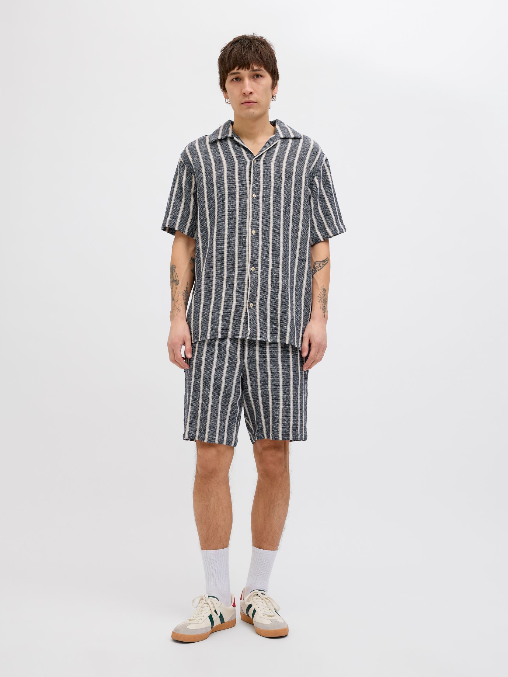 Chemises JORCOBA STRIPE RESORT SHIRT SS SN homme bleu Jack & Jones Chemises JORCOBA STRIPE RESORT SHIRT SS SN homme bleu OCEAN CAVERN