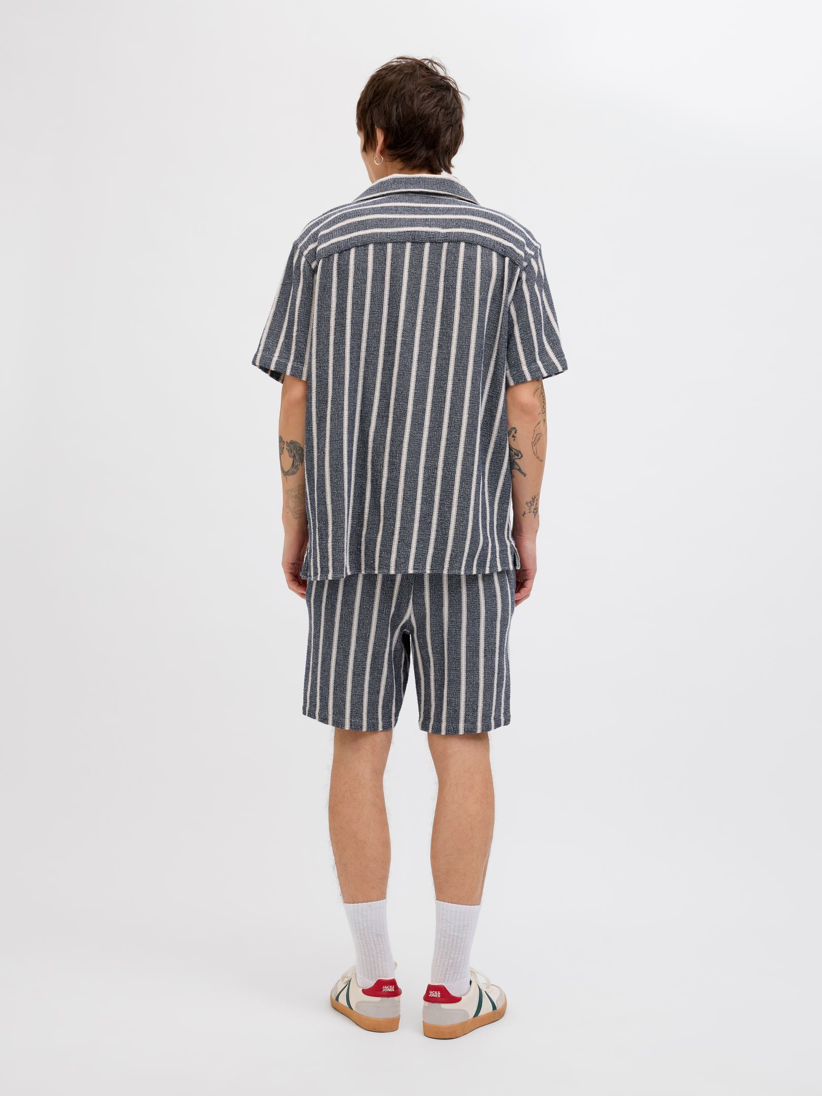 Chemises JORCOBA STRIPE RESORT SHIRT SS SN homme bleu Jack & Jones Chemises JORCOBA STRIPE RESORT SHIRT SS SN homme bleu OCEAN CAVERN