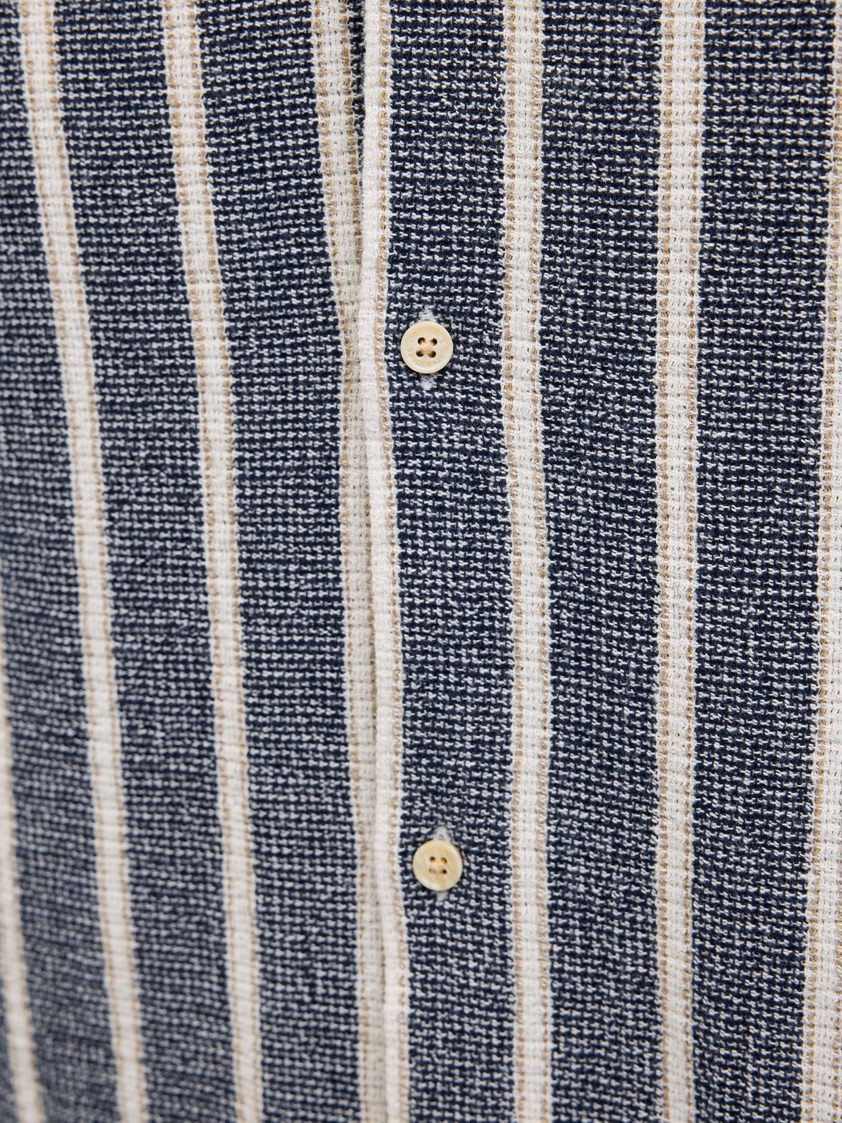 Chemises JORCOBA STRIPE RESORT SHIRT SS SN homme bleu Jack & Jones Chemises JORCOBA STRIPE RESORT SHIRT SS SN homme bleu OCEAN CAVERN